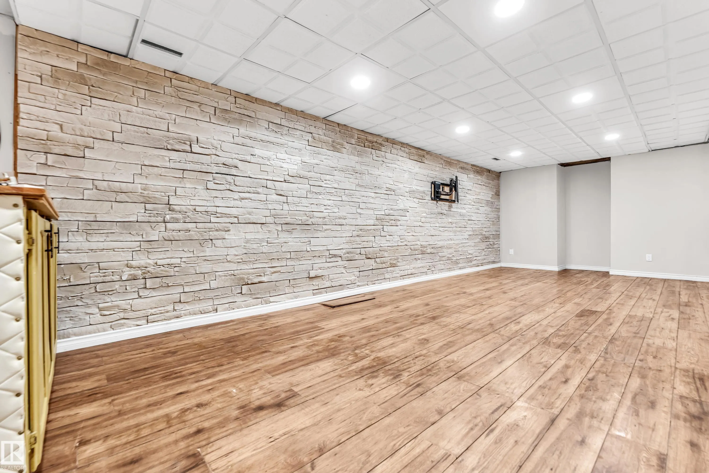 79 Garnet Cres