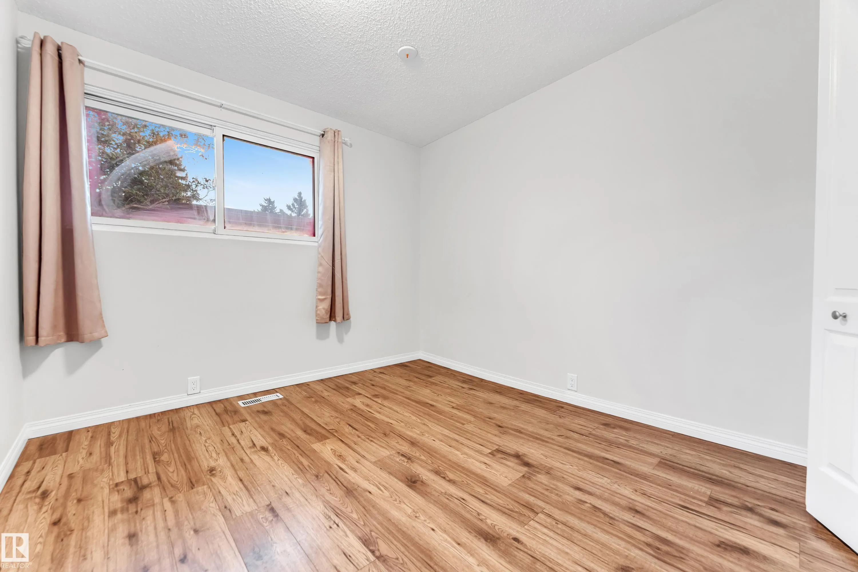 79 Garnet Cres