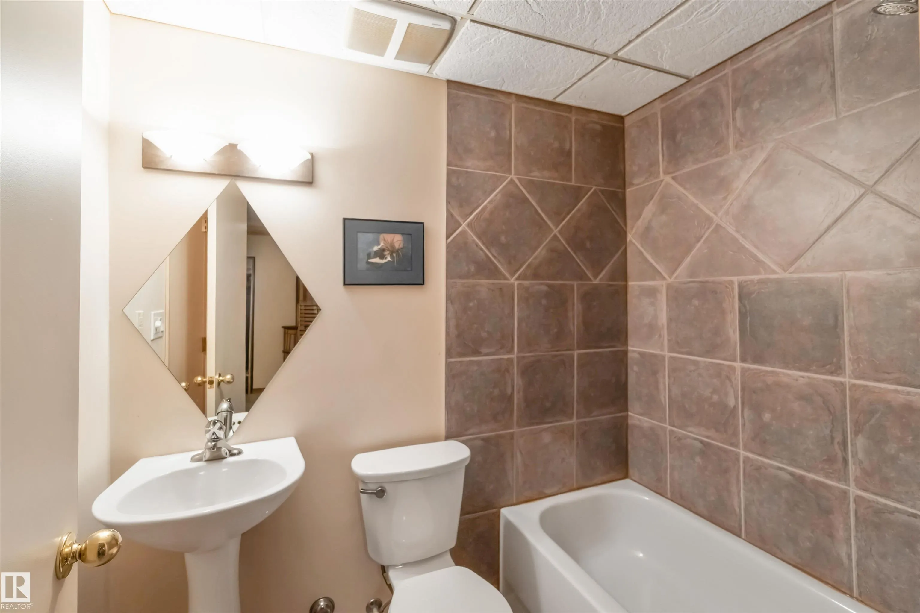 858 RYAN Place