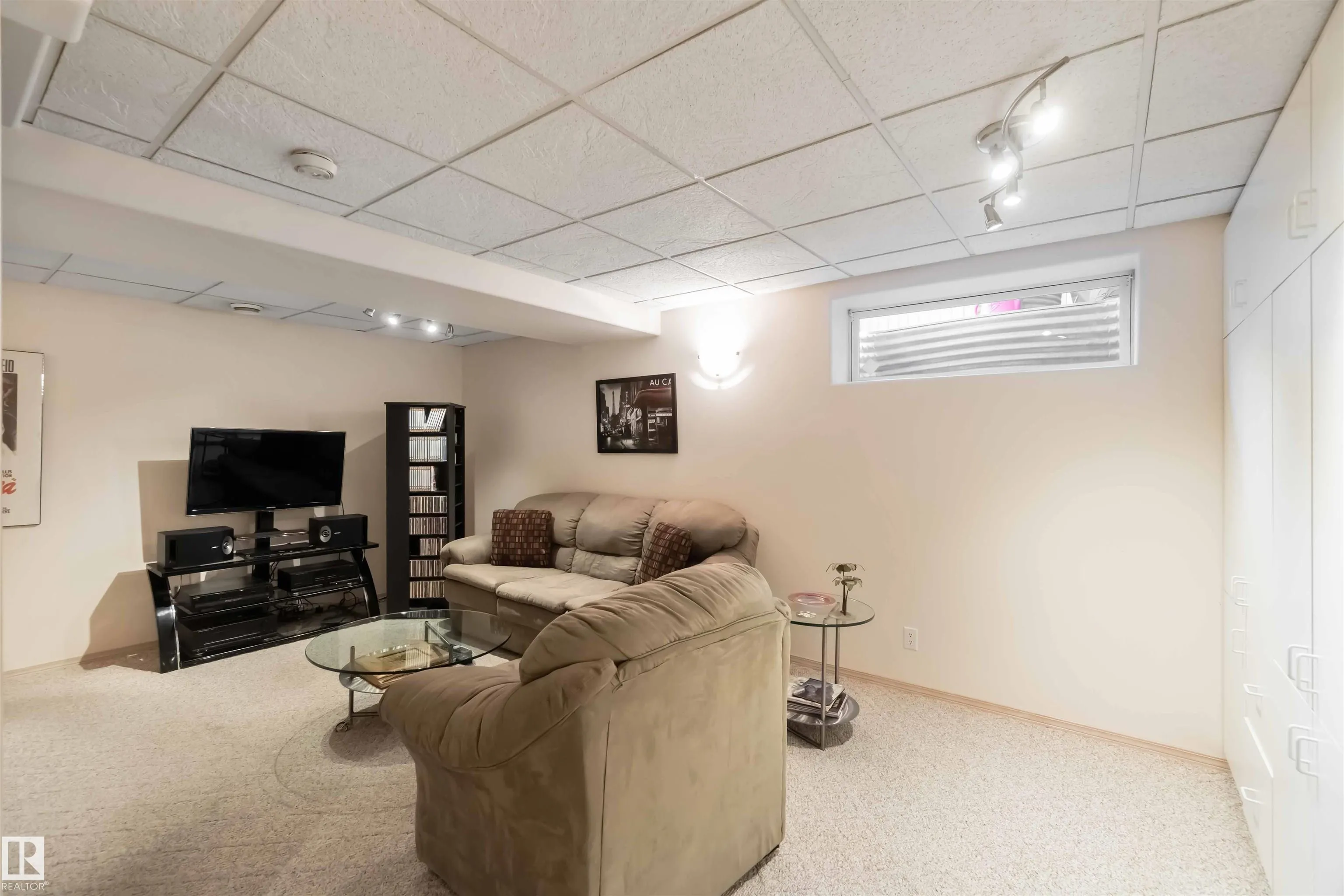 858 RYAN Place