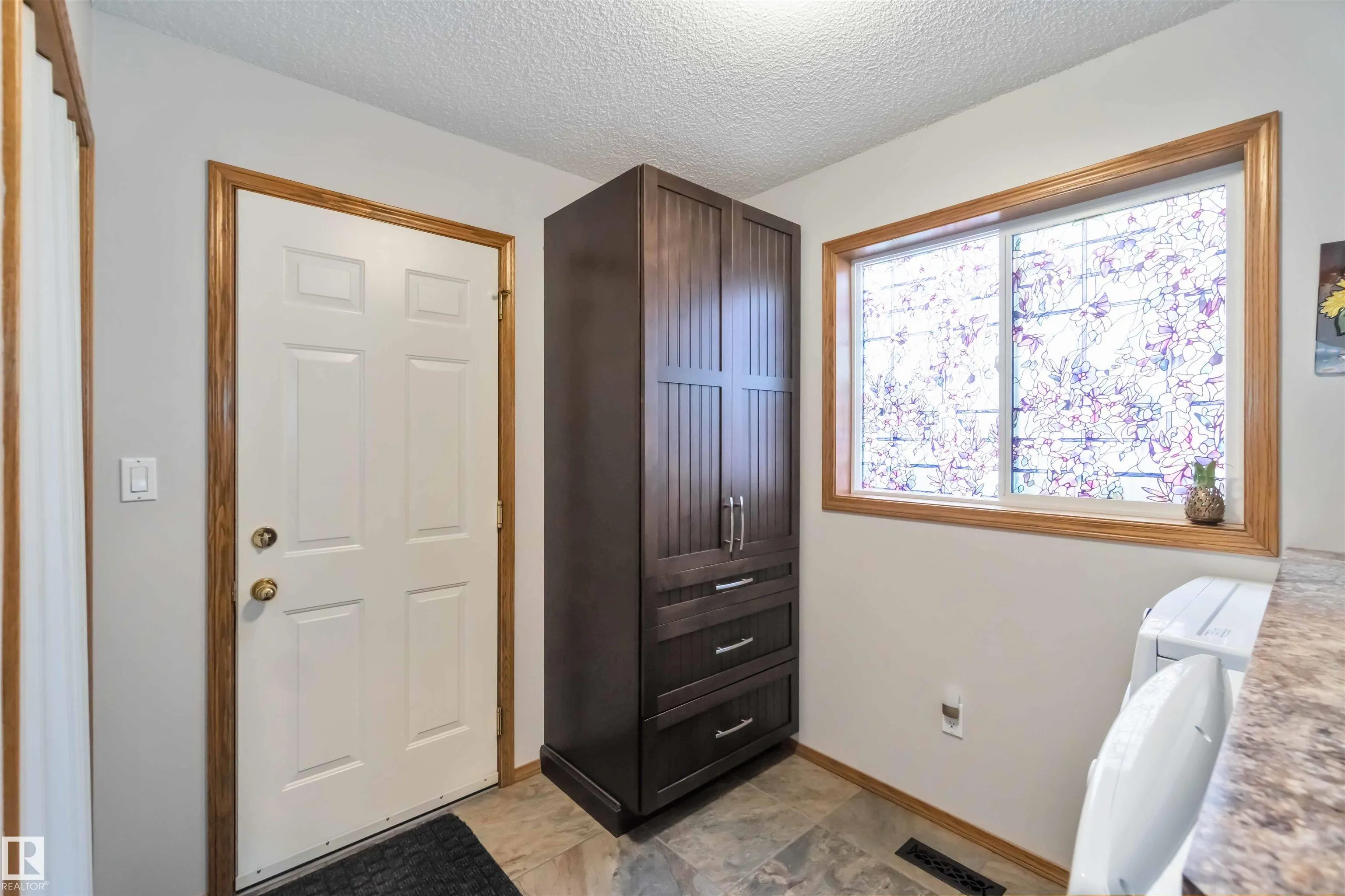 858 RYAN Place