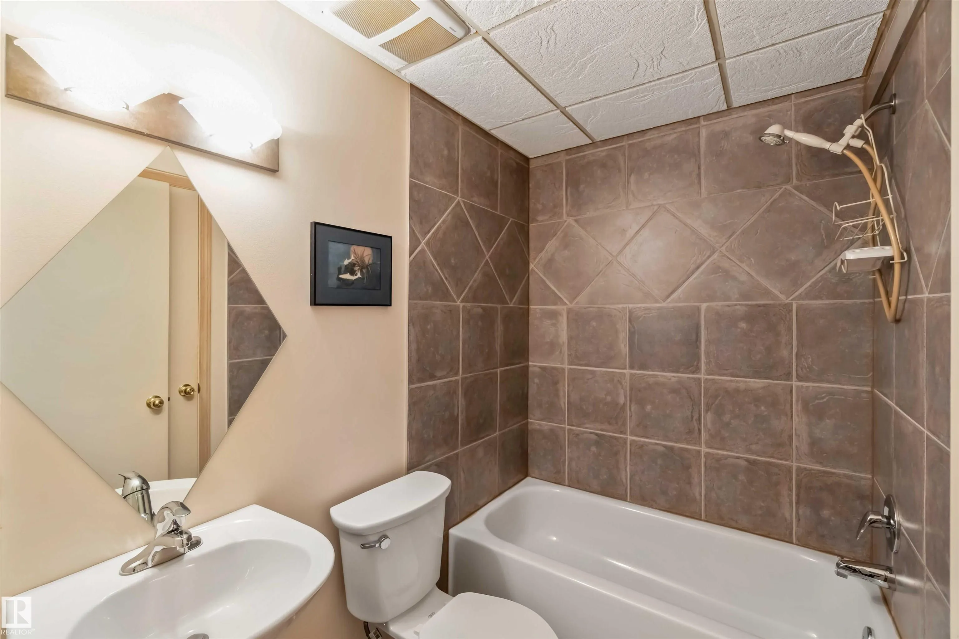 858 RYAN Place