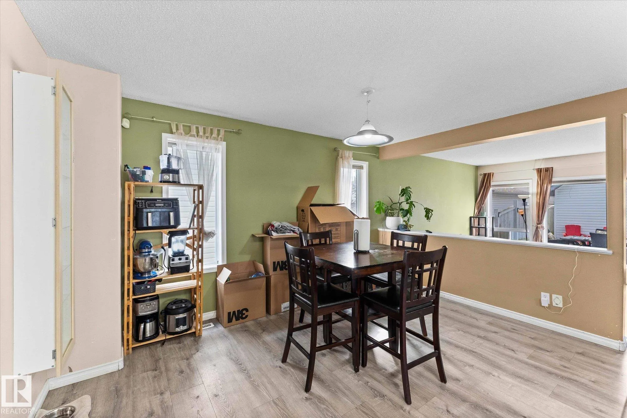 1220 Gillespie Crescent