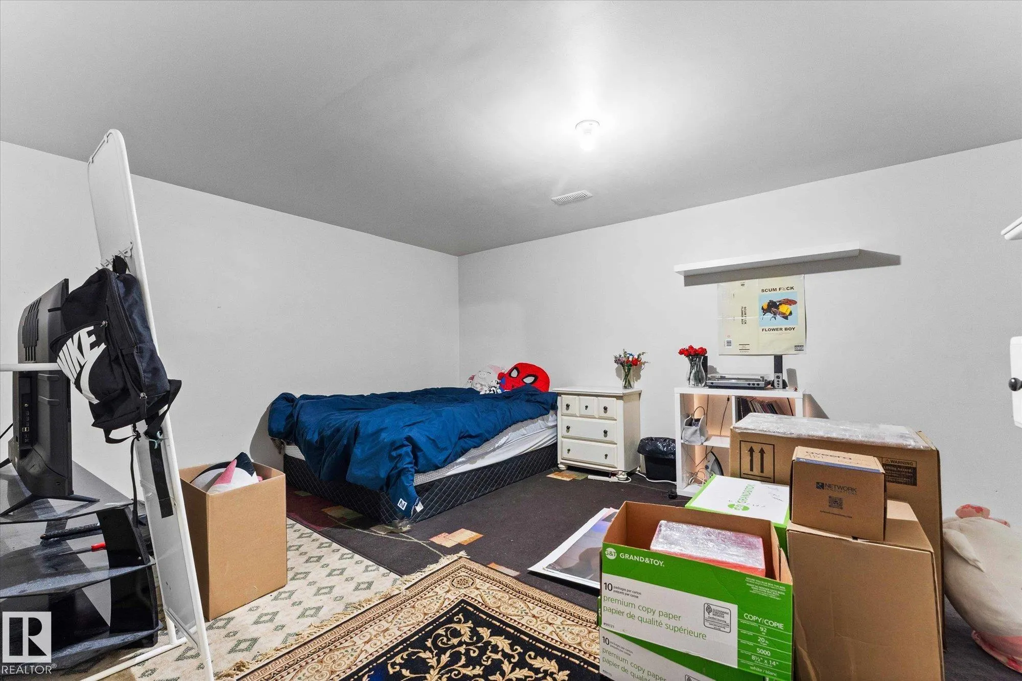 1220 Gillespie Crescent