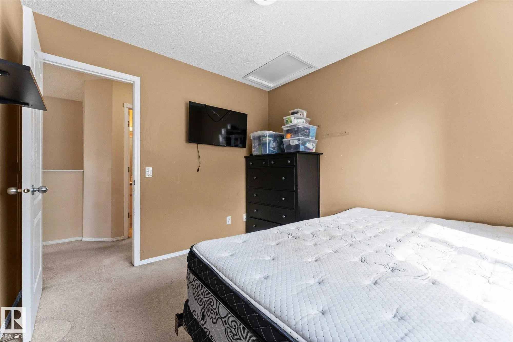 1220 Gillespie Crescent