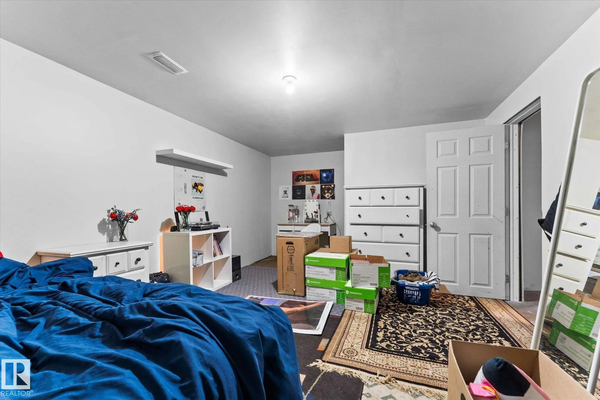1220 Gillespie Crescent