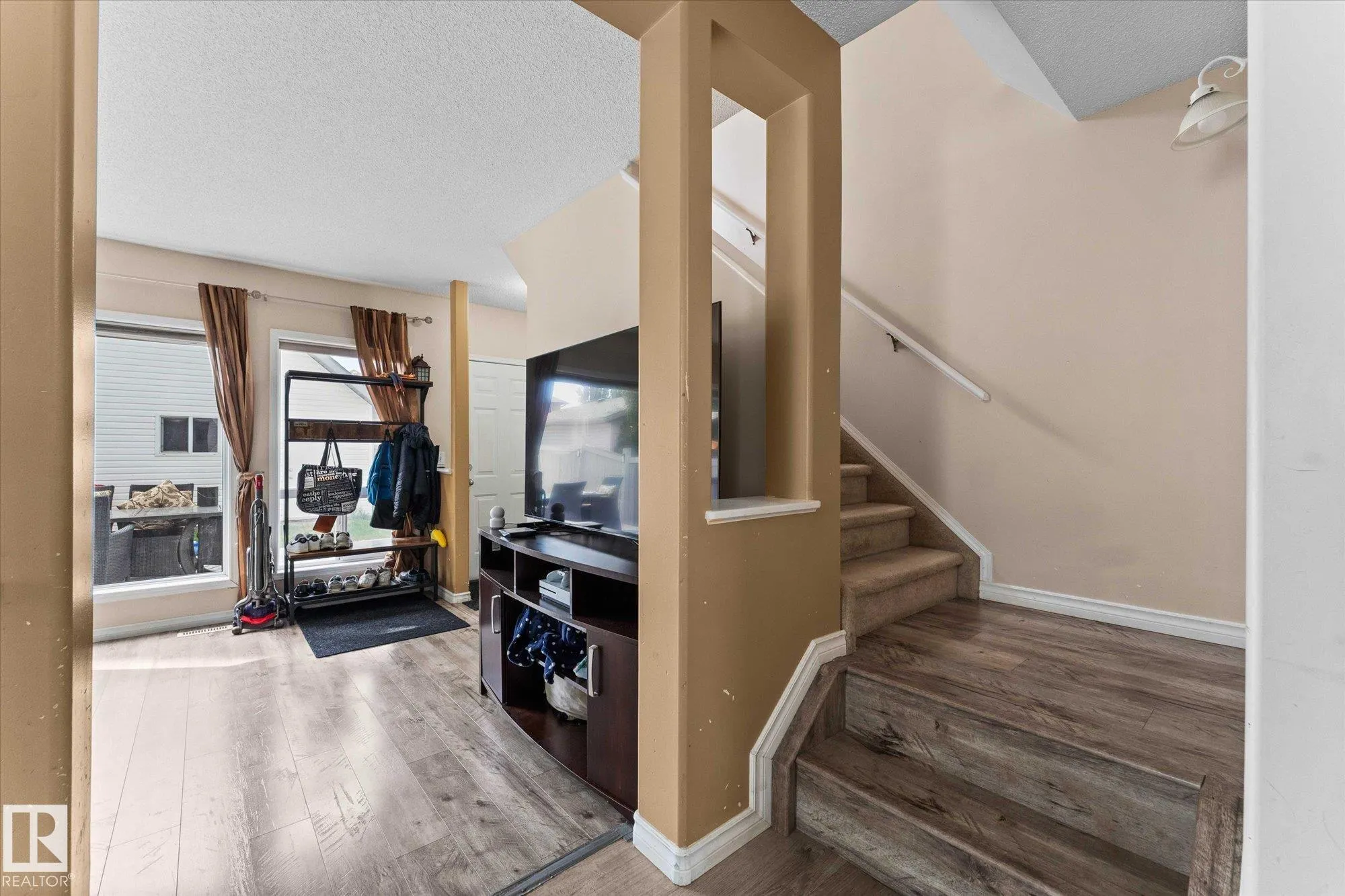 1220 Gillespie Crescent