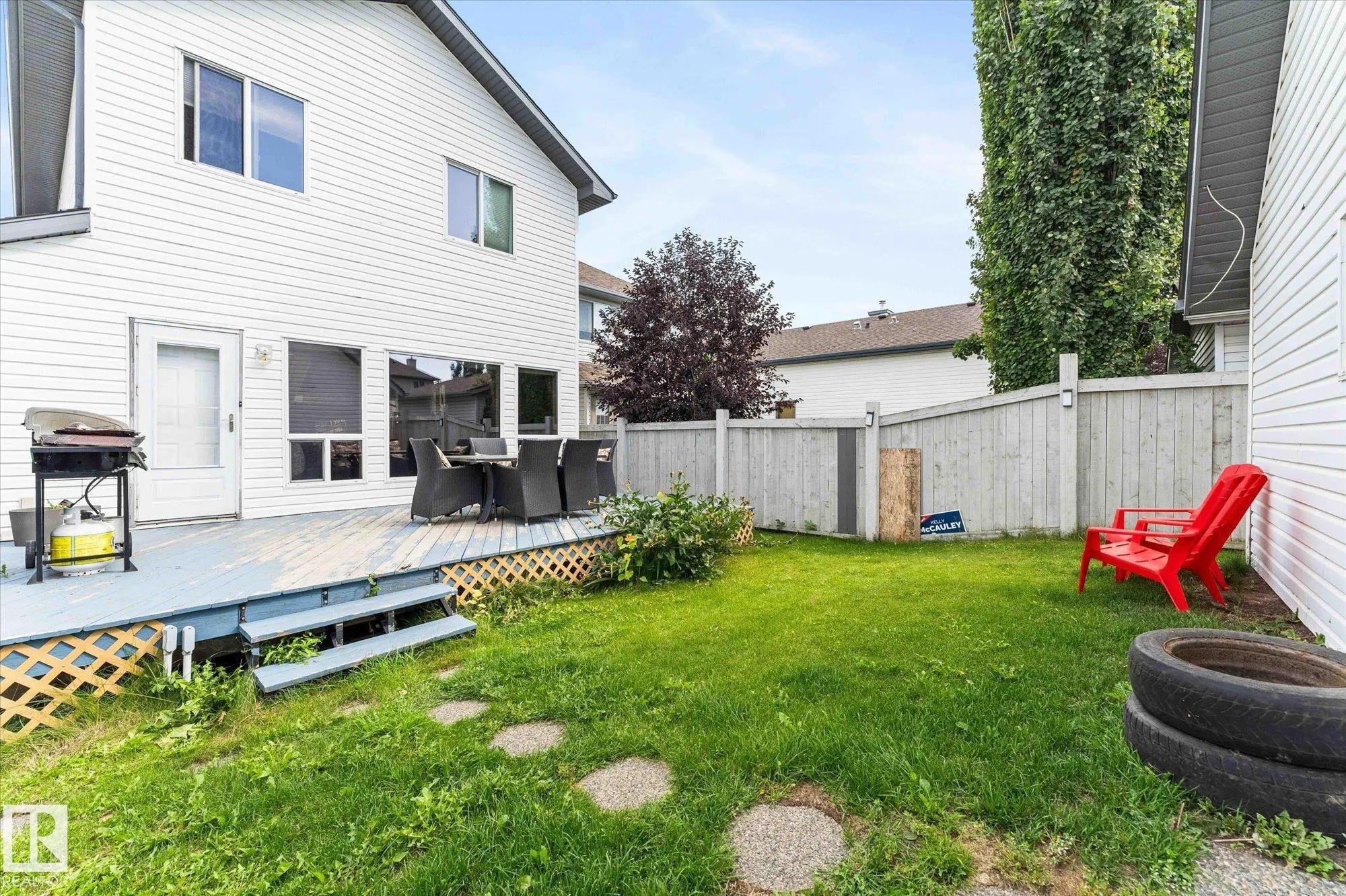 1220 Gillespie Crescent
