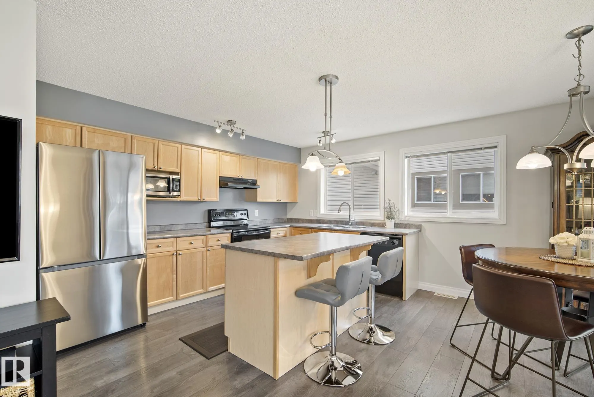 12050 17 Avenue