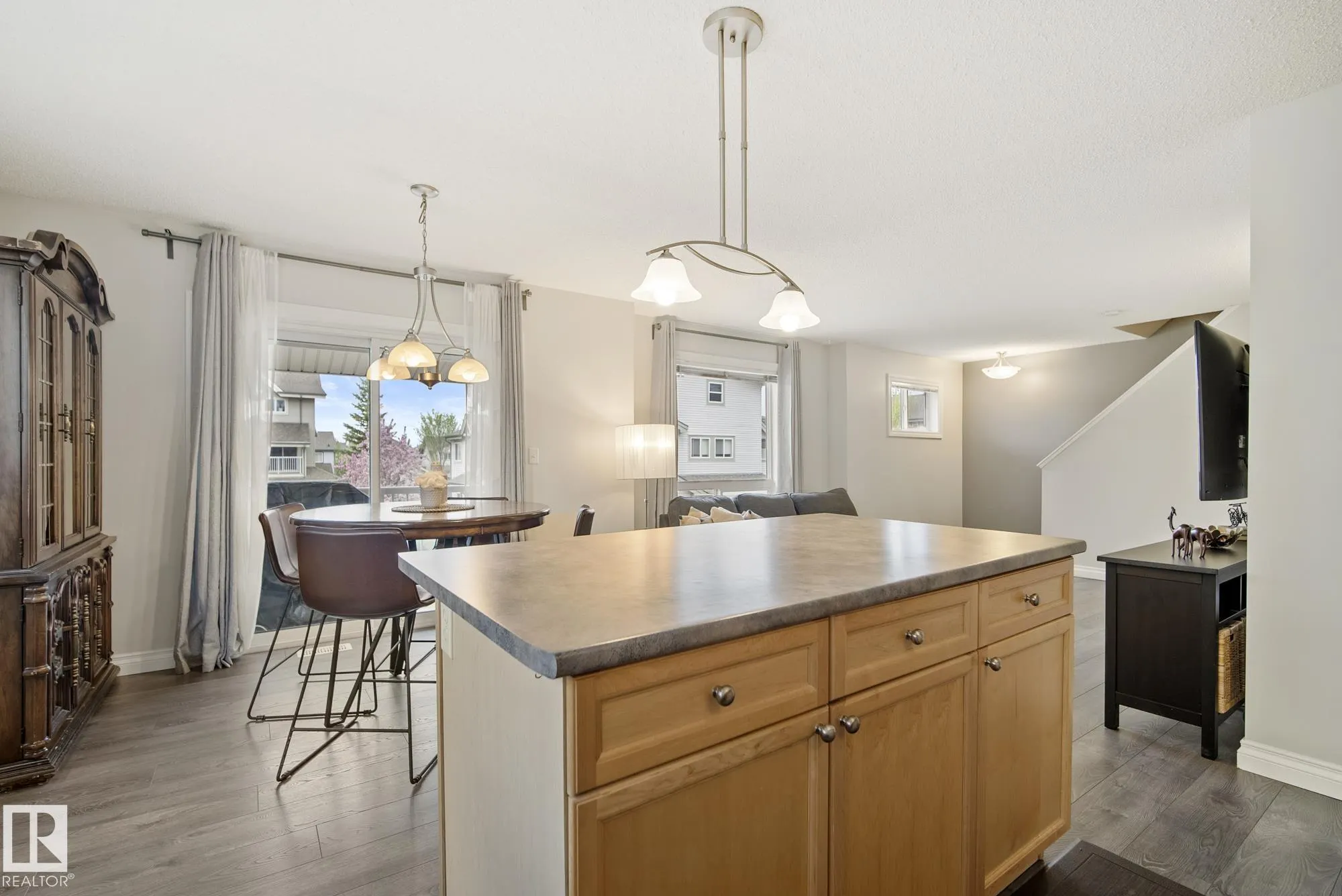 12050 17 Avenue