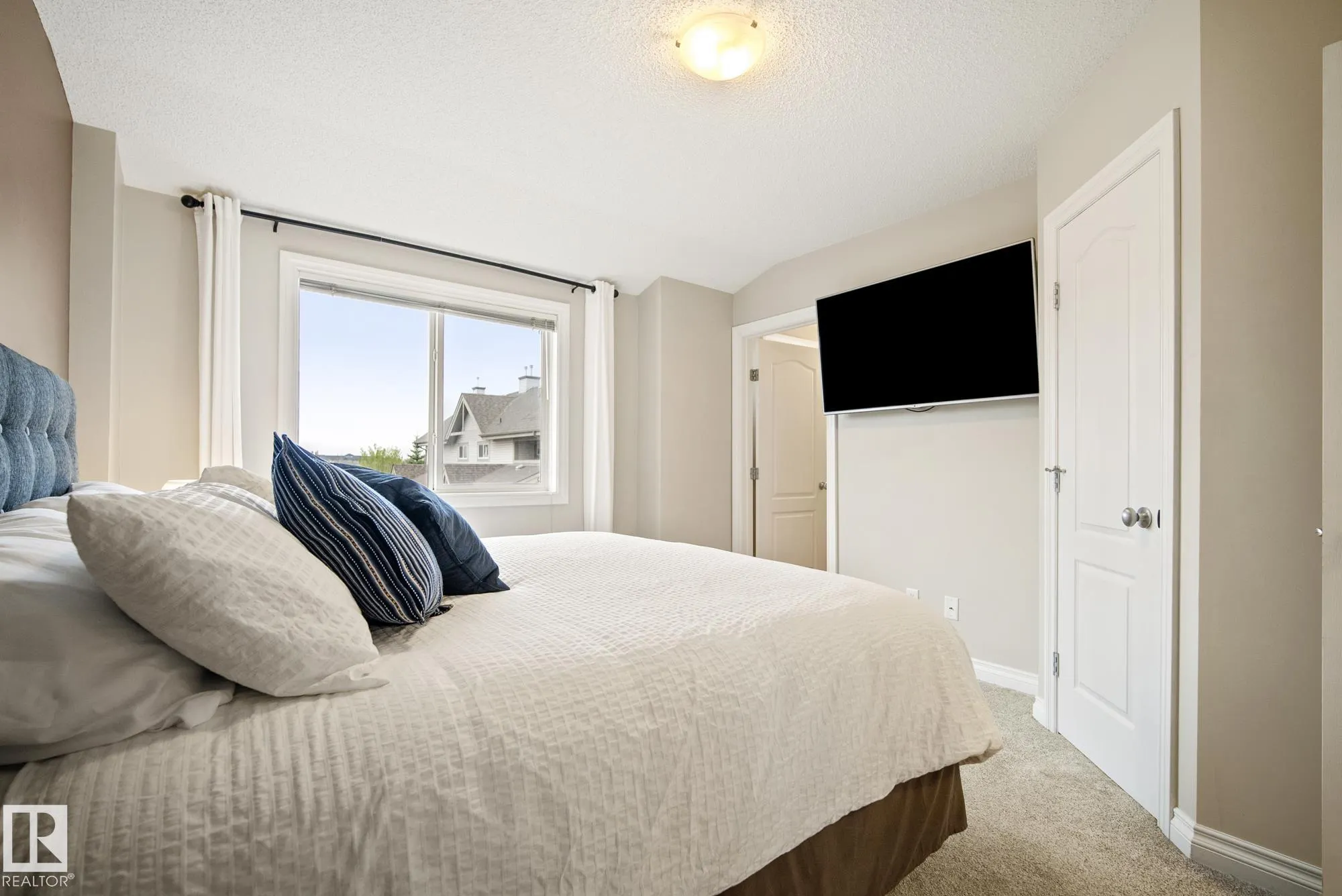12050 17 Avenue