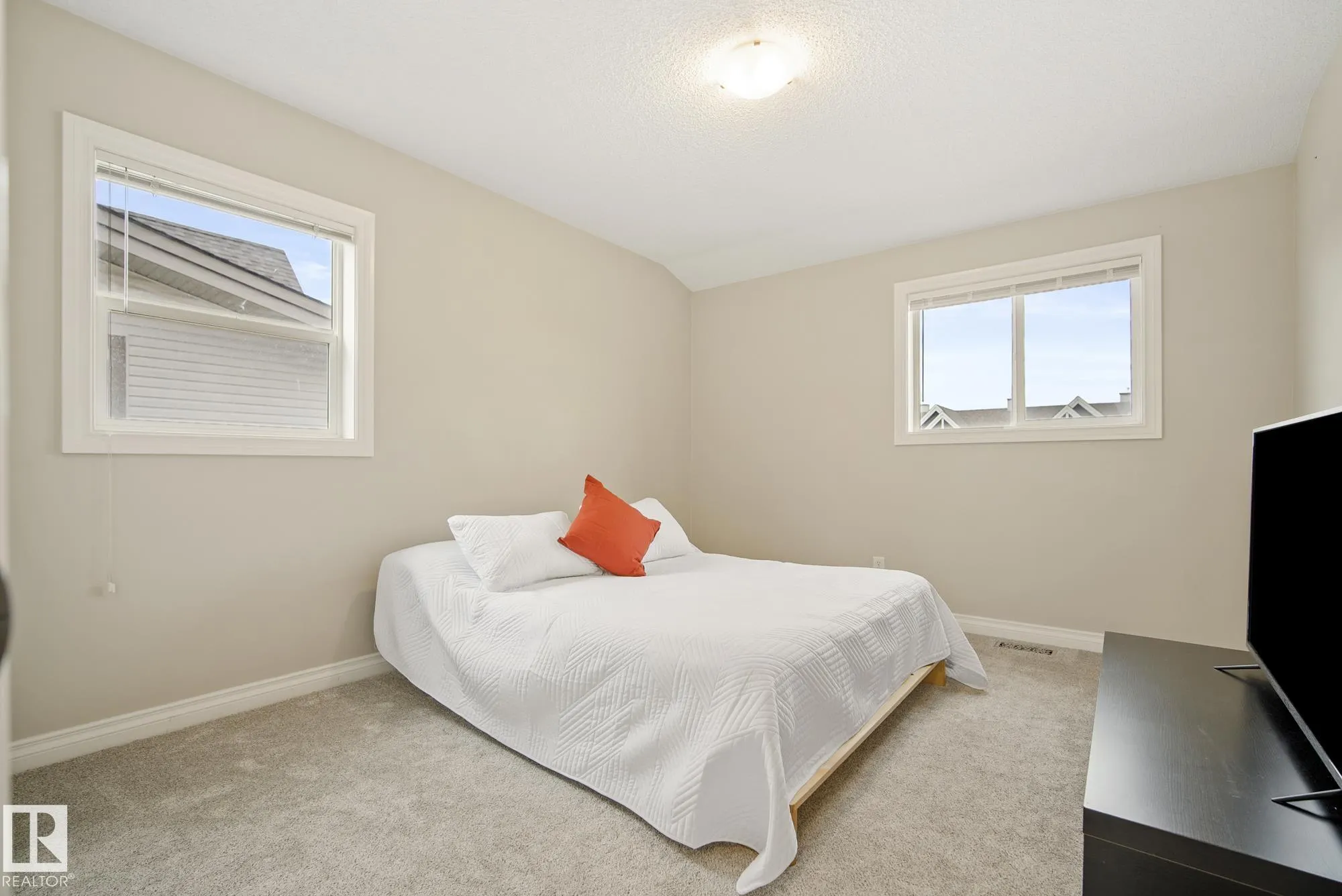 12050 17 Avenue