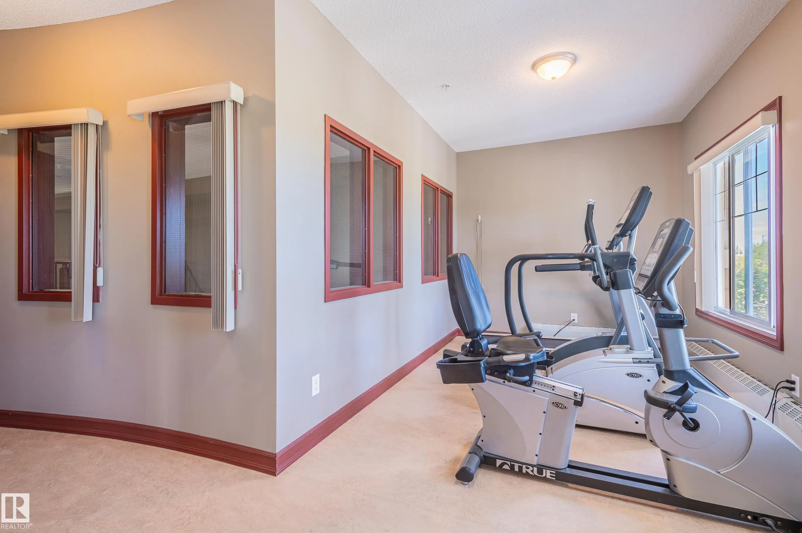 263 MACEWAN Road