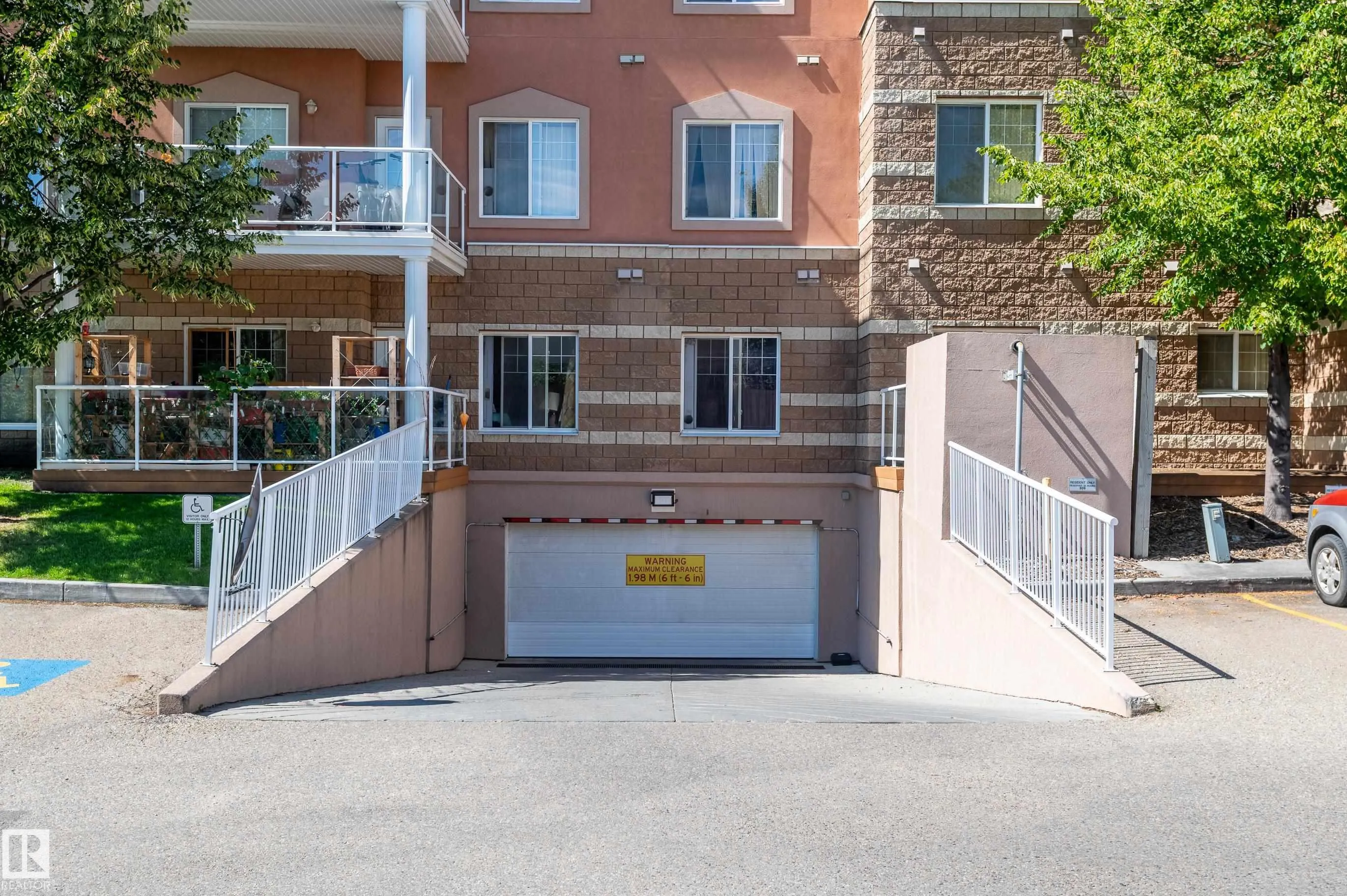 263 MACEWAN Road