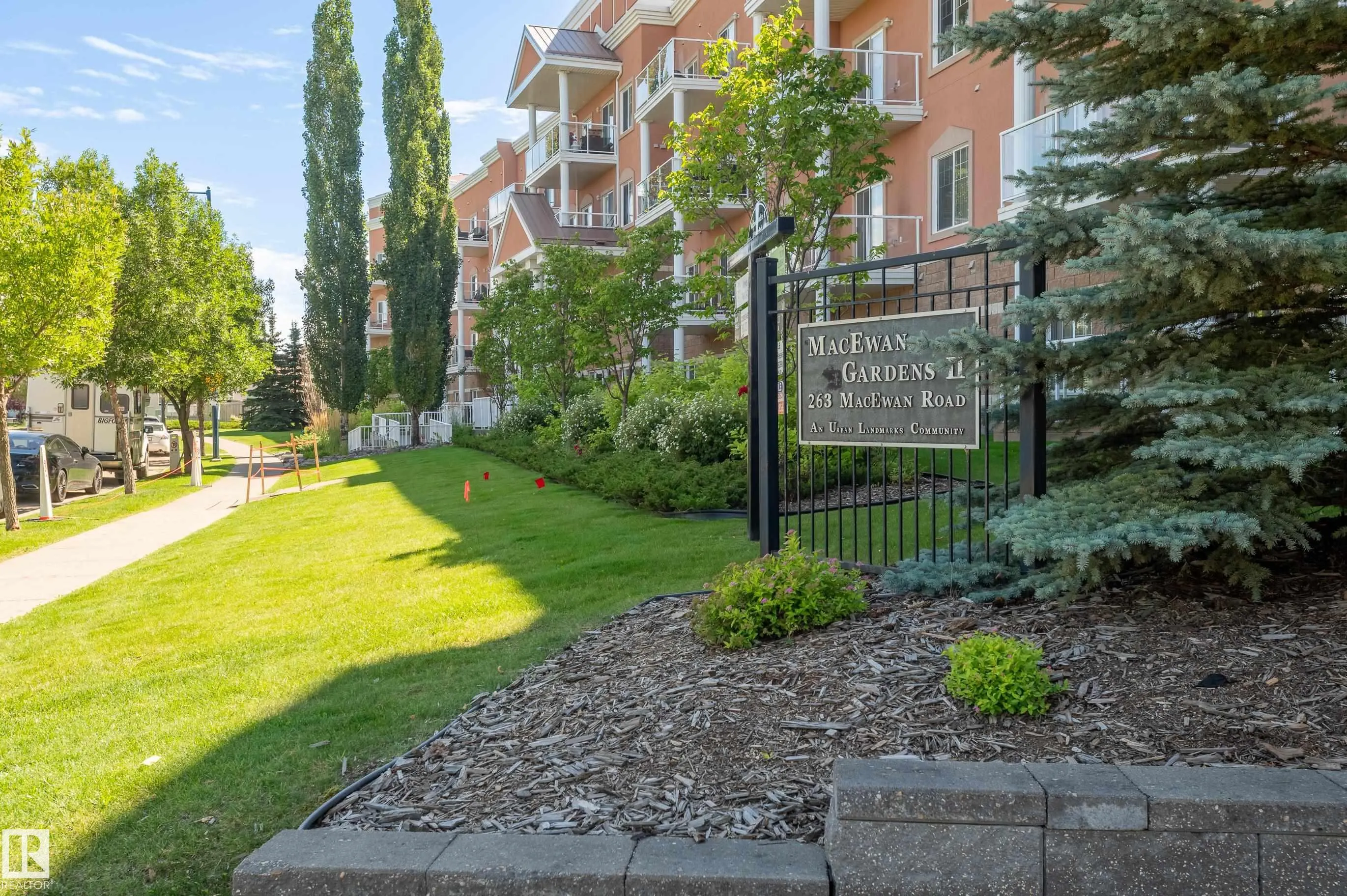 263 MACEWAN Road