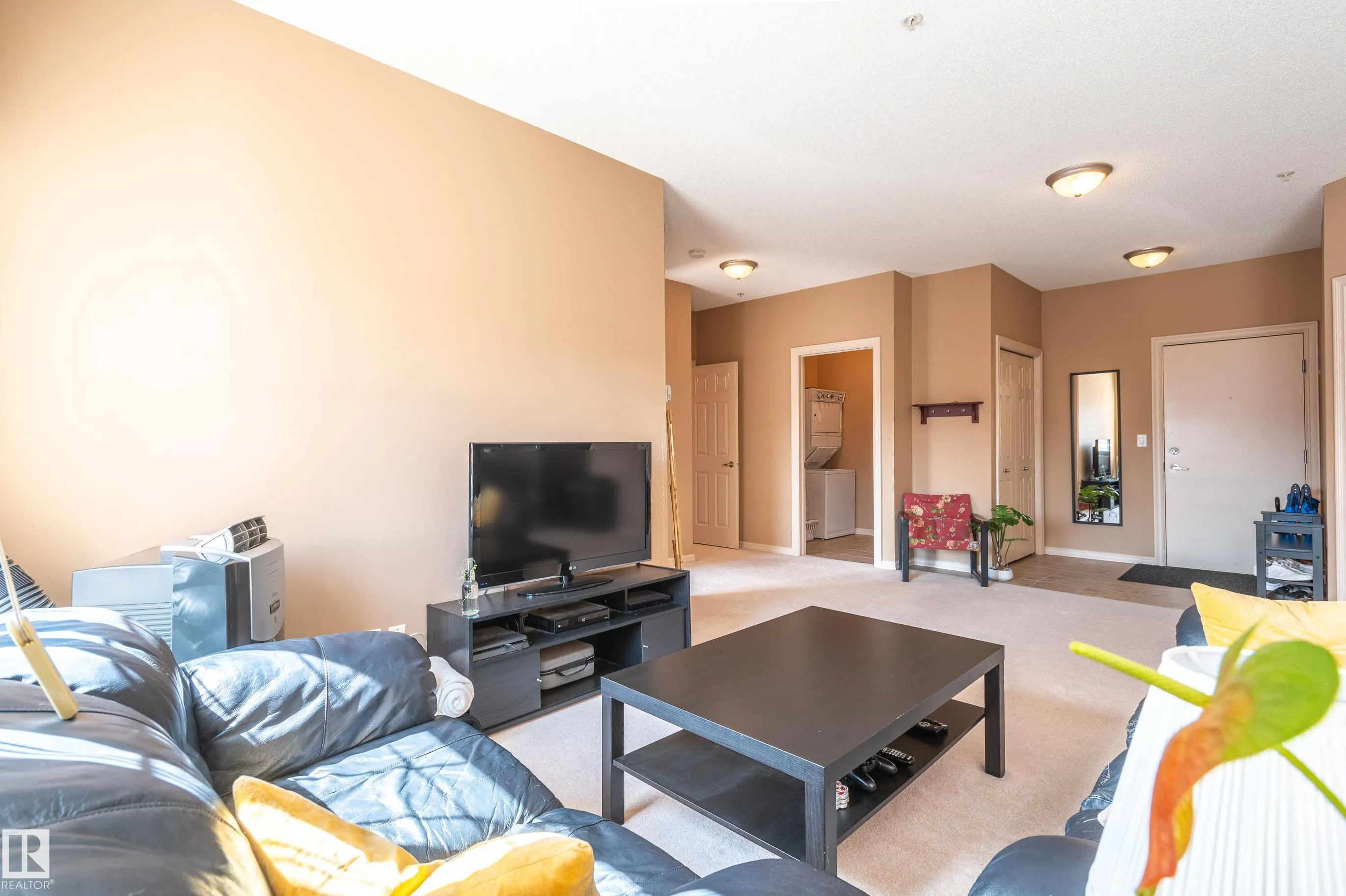 263 MACEWAN Road