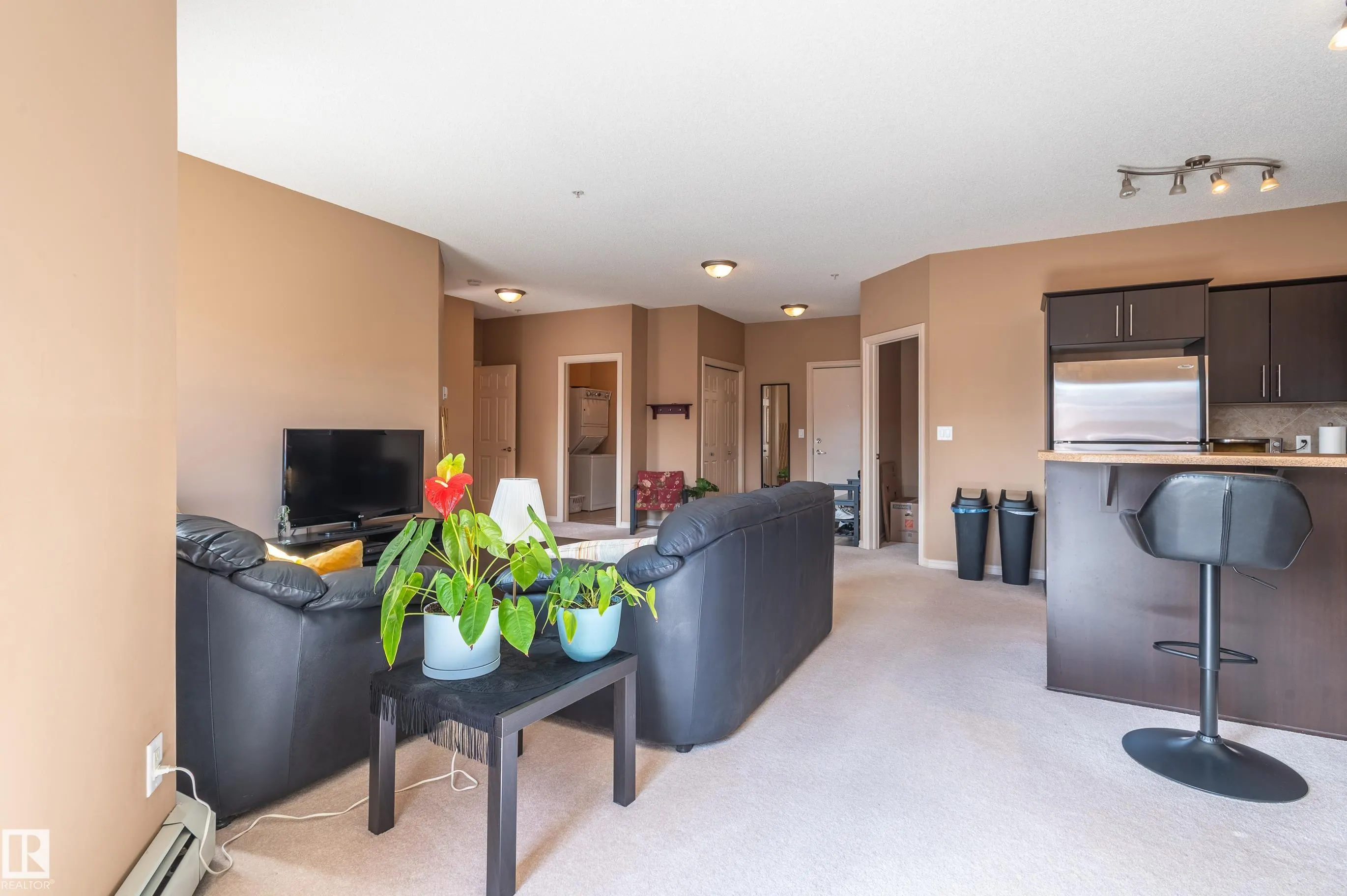 263 MACEWAN Road
