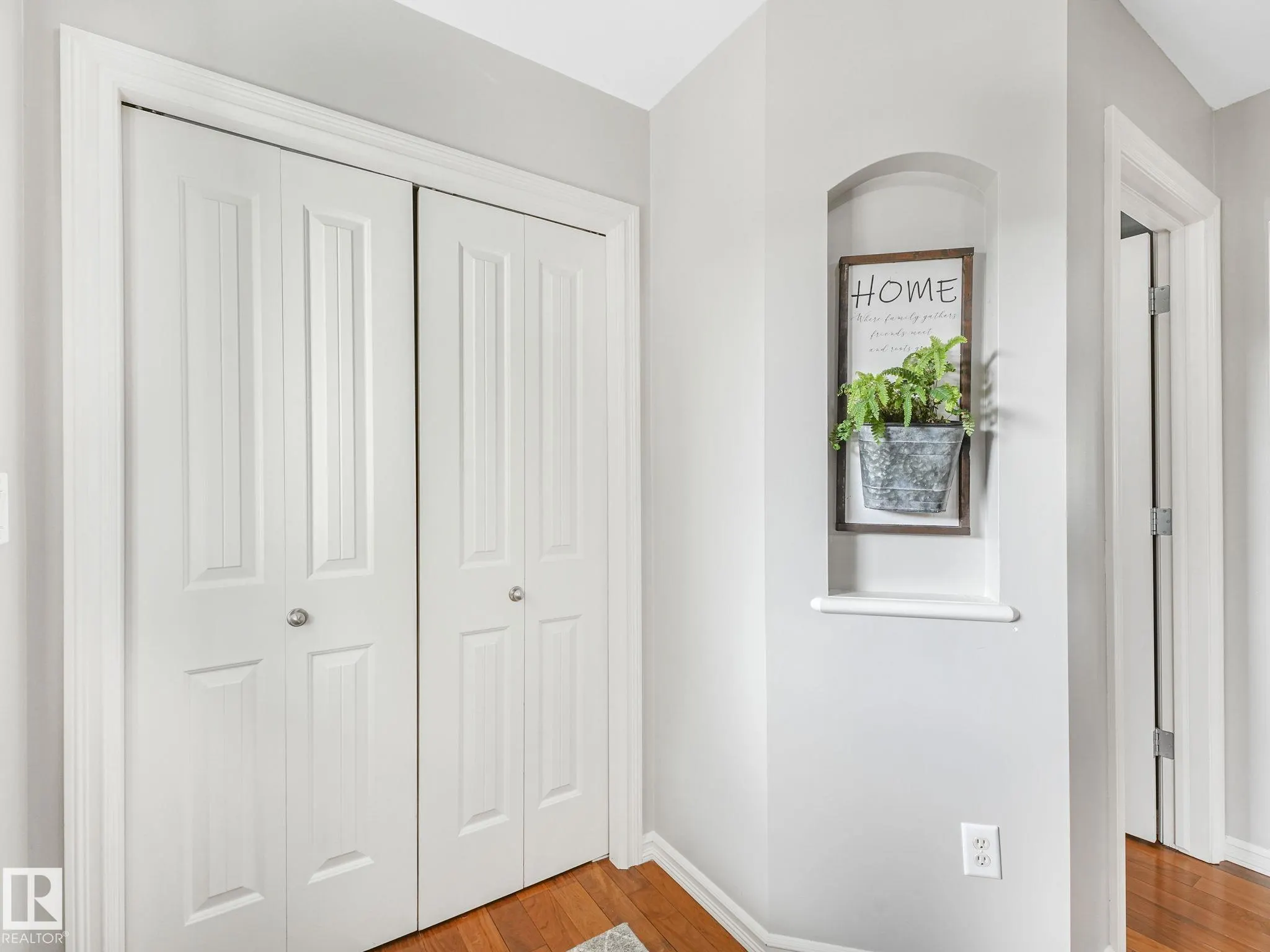 10 Snowhills Court