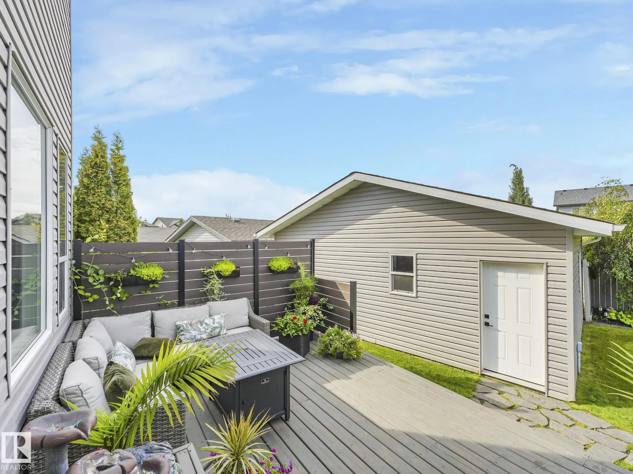 10 Snowhills Court