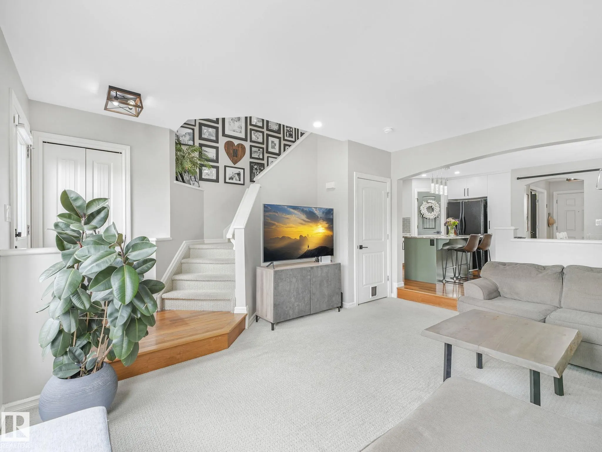 10 Snowhills Court