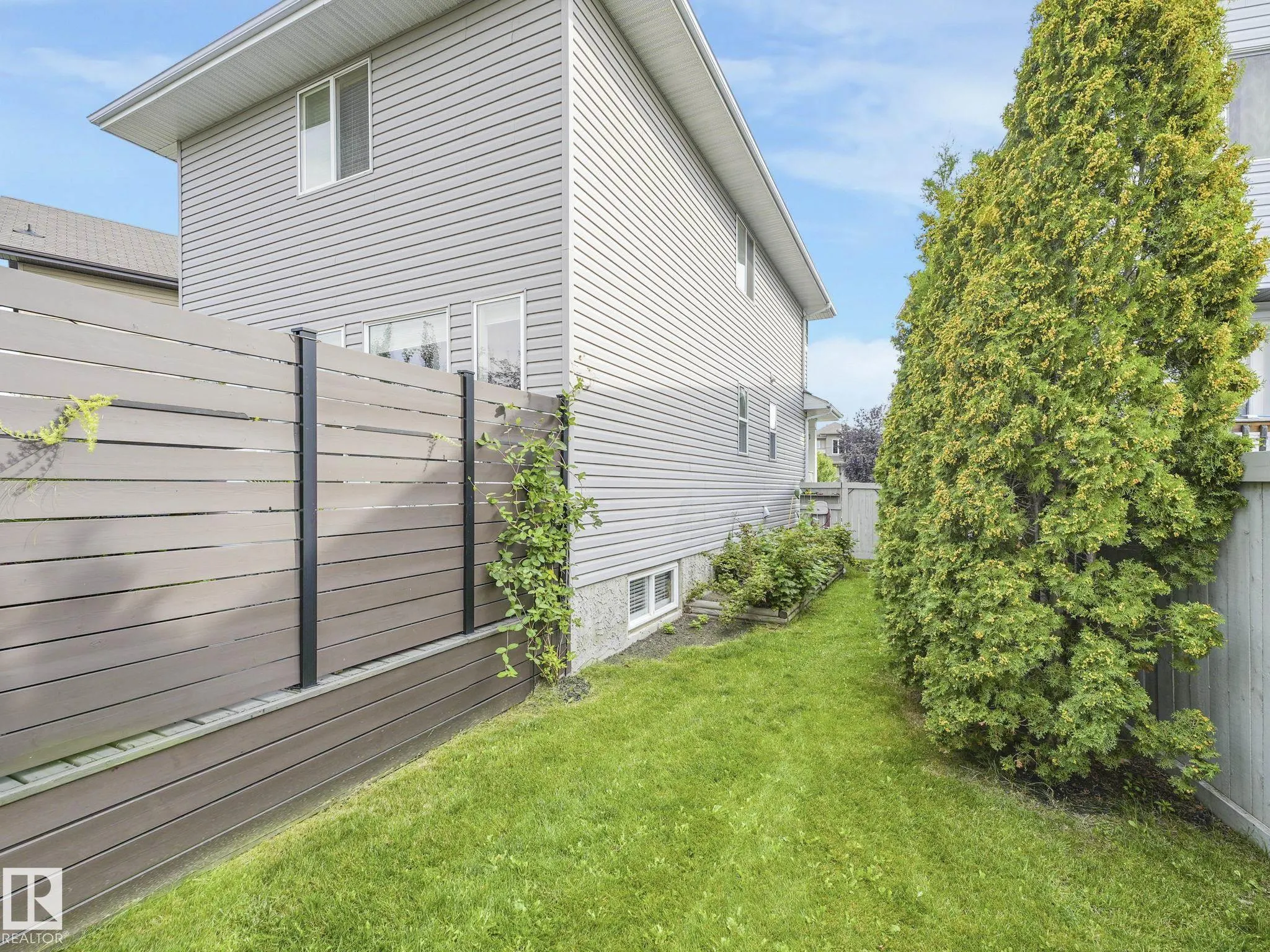 10 Snowhills Court