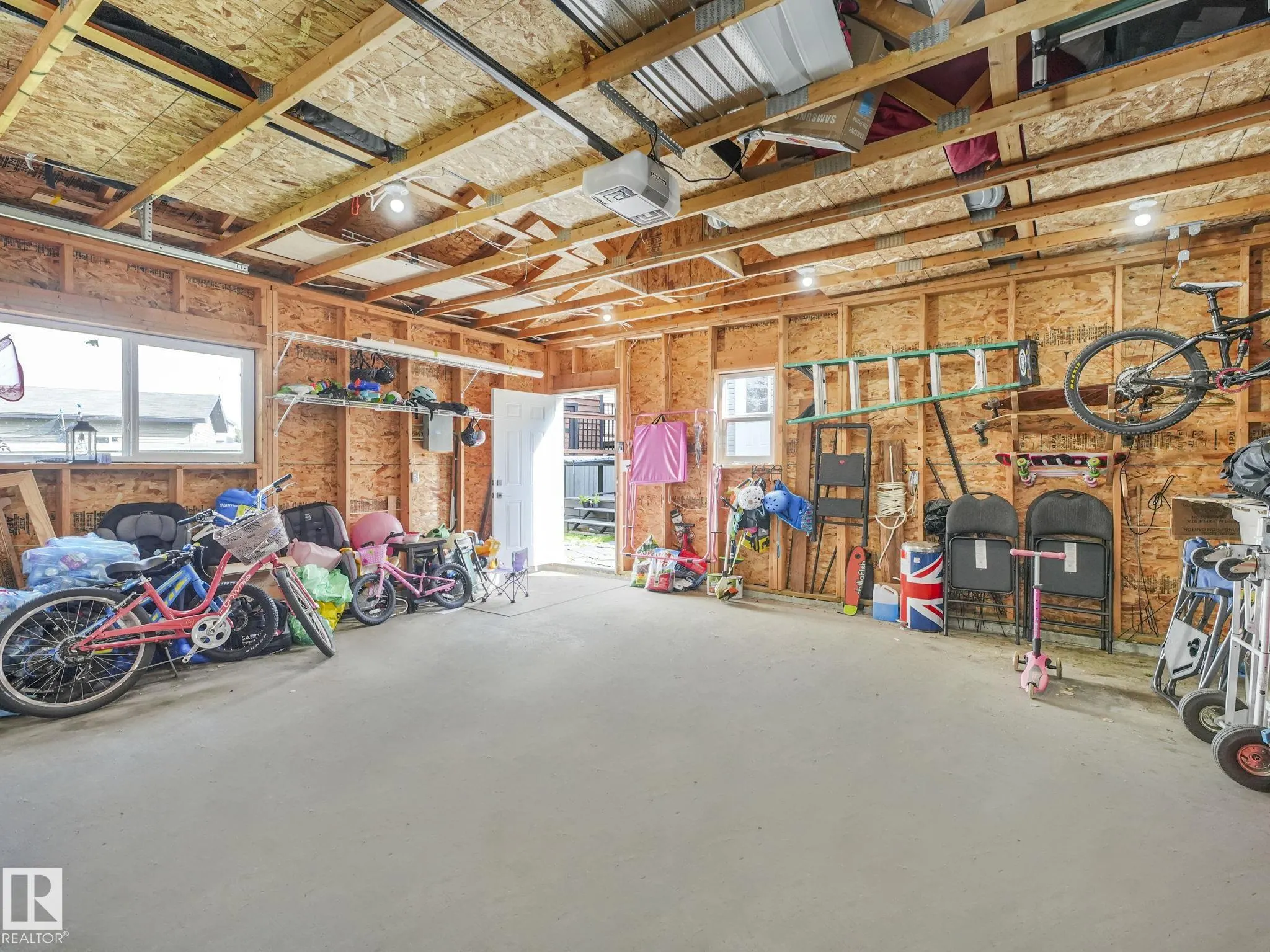 10 Snowhills Court