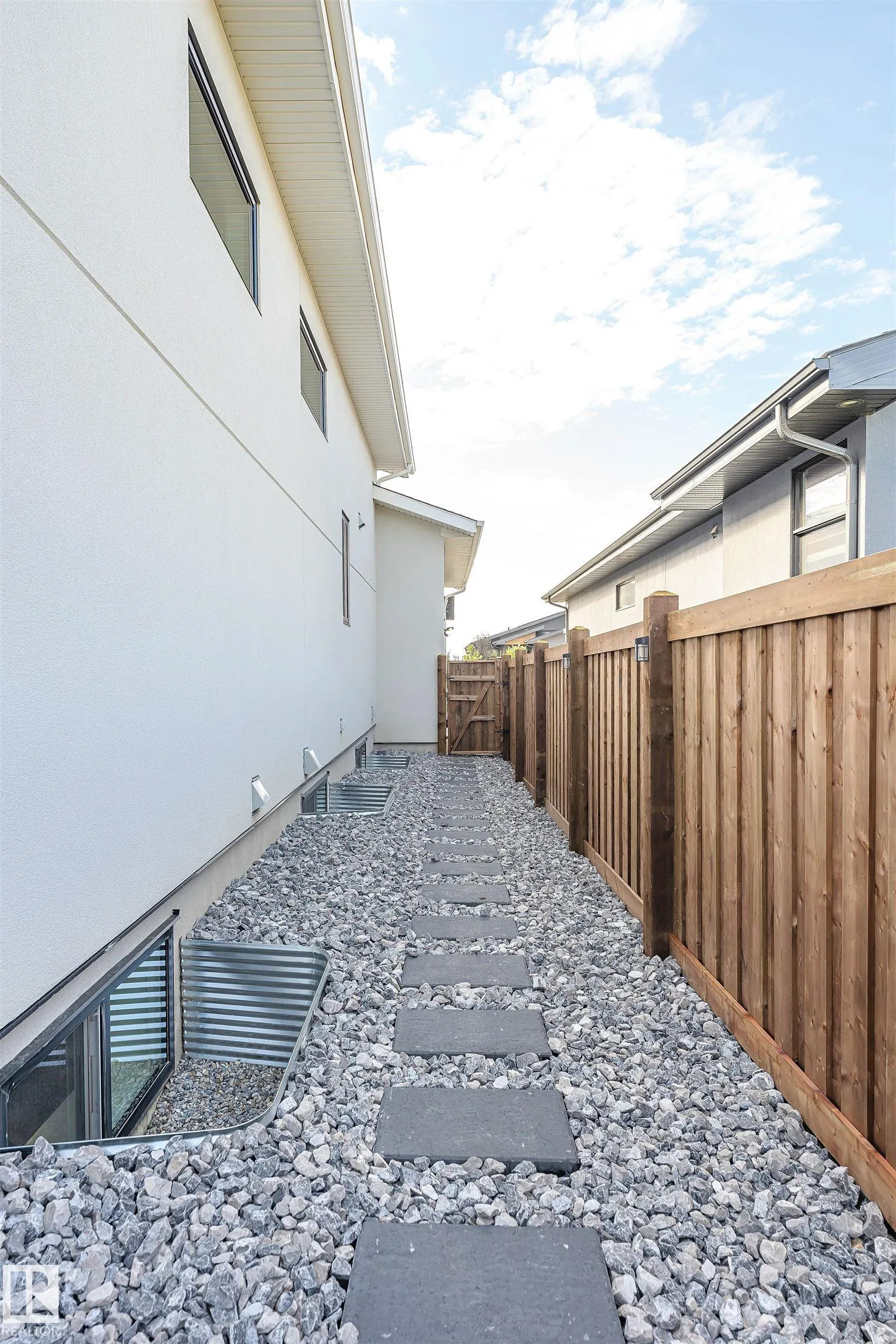 20 EASTON Close