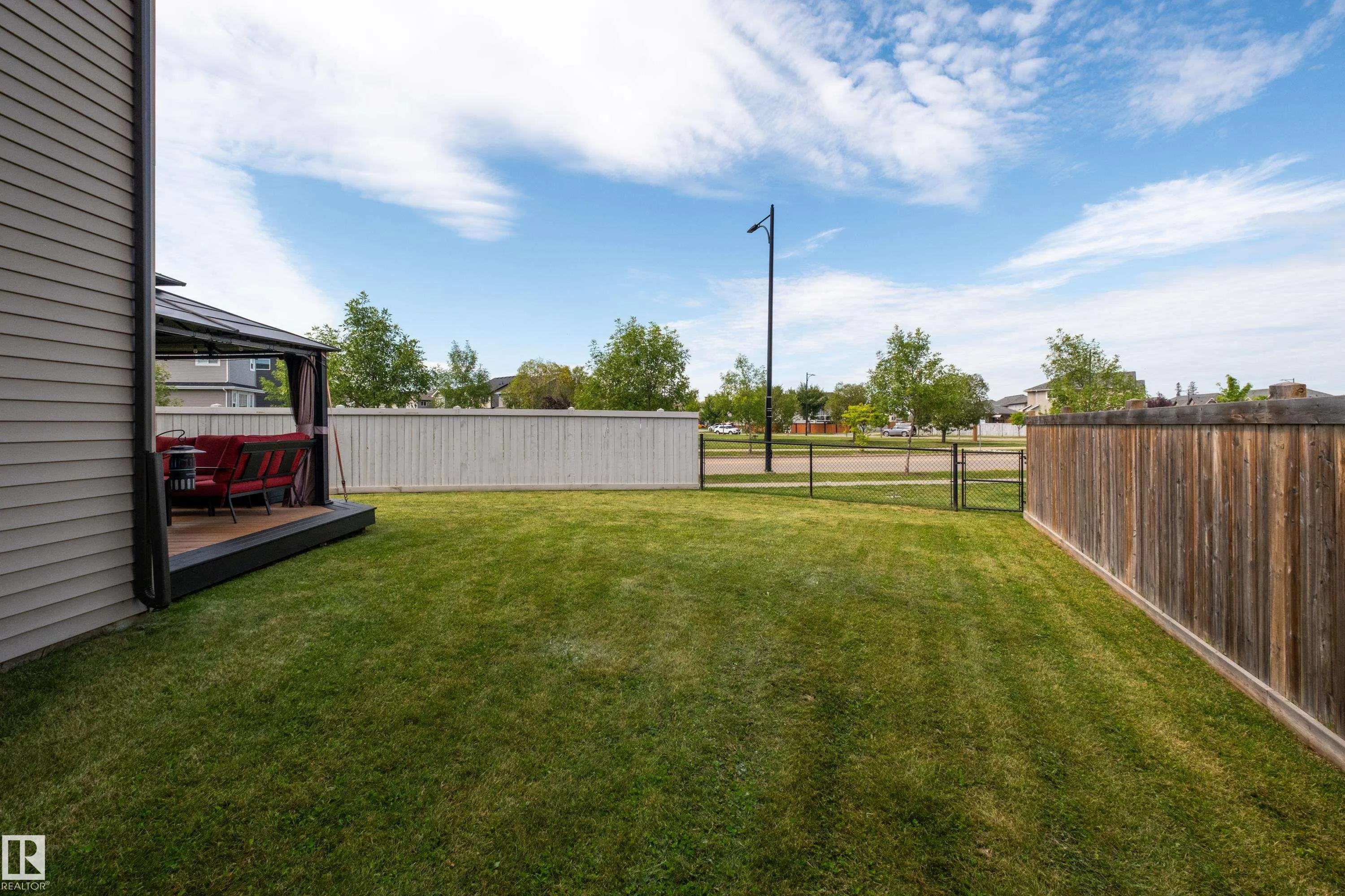 13 MEADOWLINK Gate