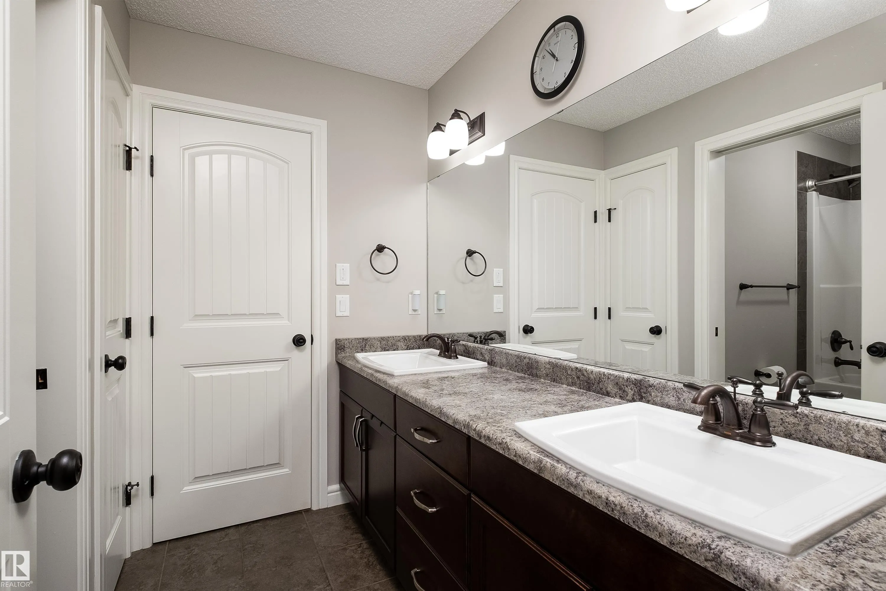 13 MEADOWLINK Gate
