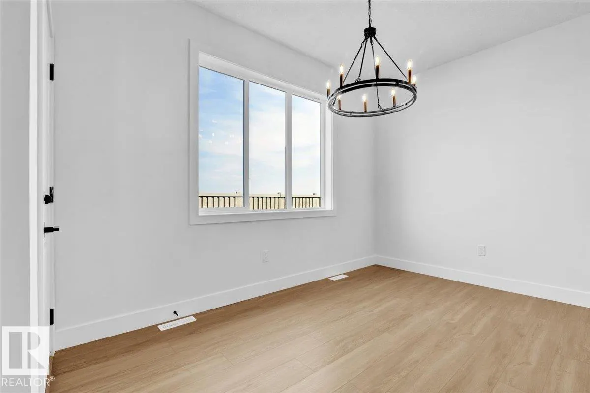 6 EDGEFIELD Way