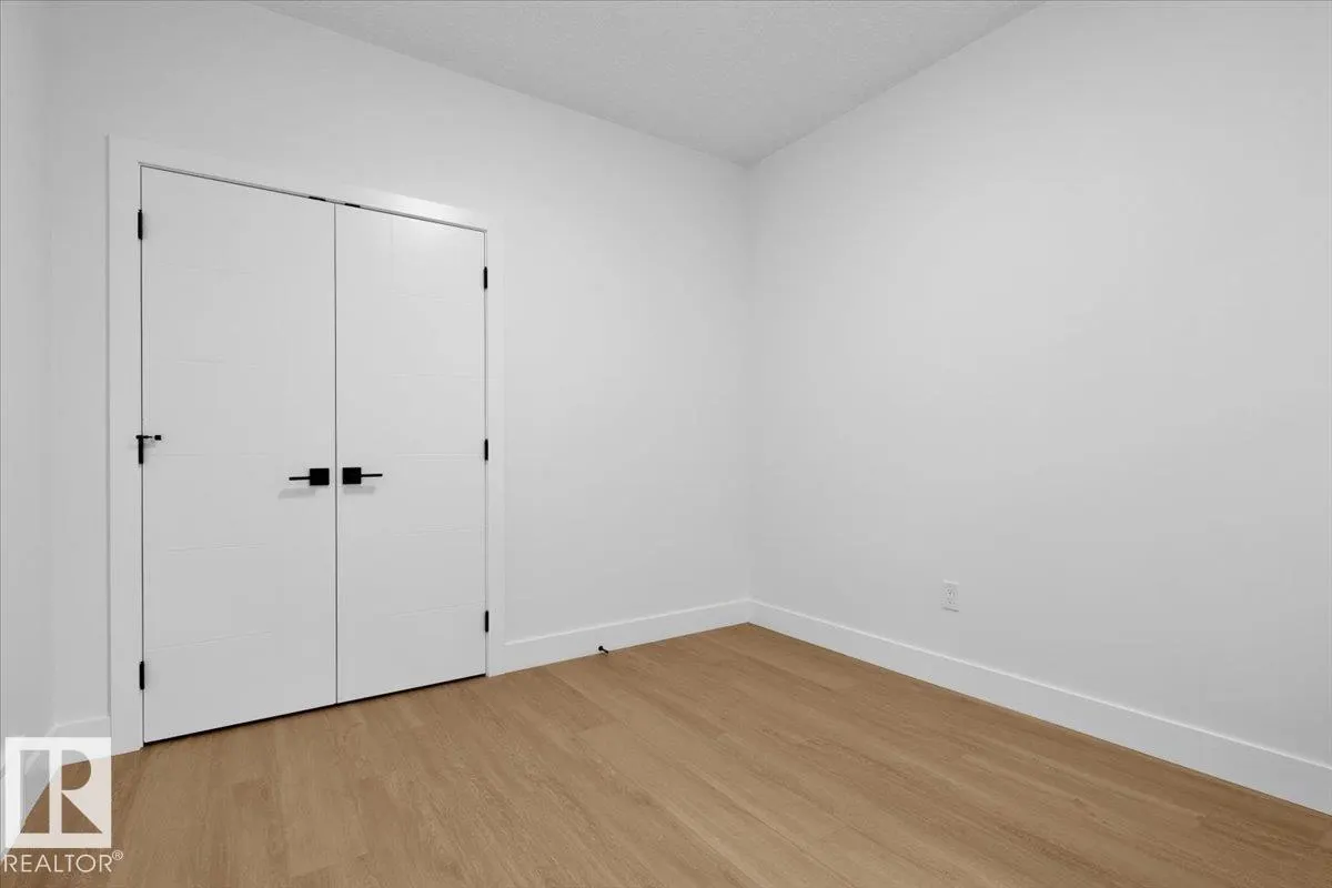 6 EDGEFIELD Way