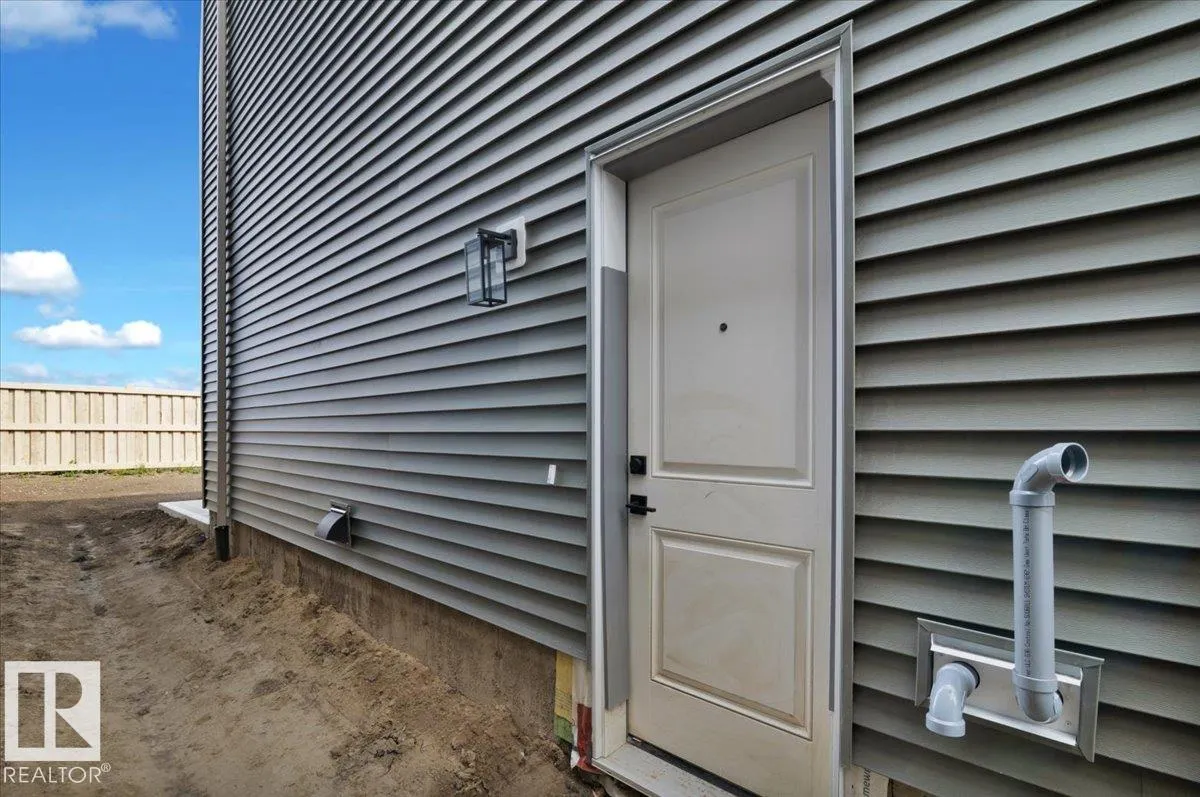 6 EDGEFIELD Way