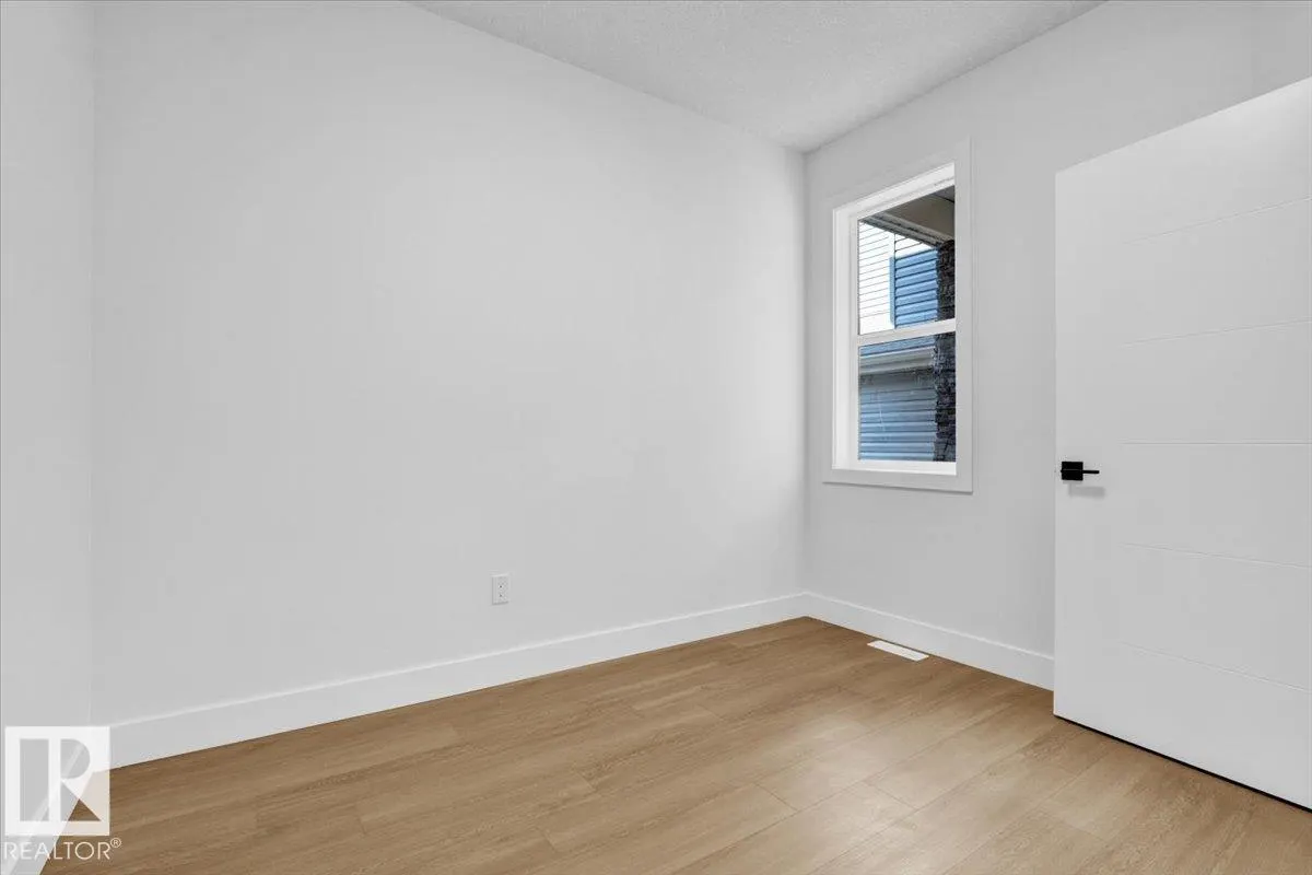 6 EDGEFIELD Way