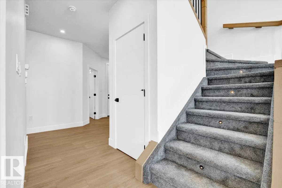 6 EDGEFIELD Way