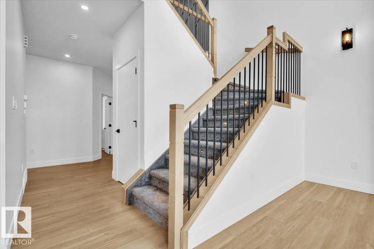 6 EDGEFIELD Way