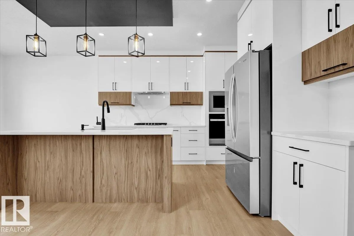 6 EDGEFIELD Way