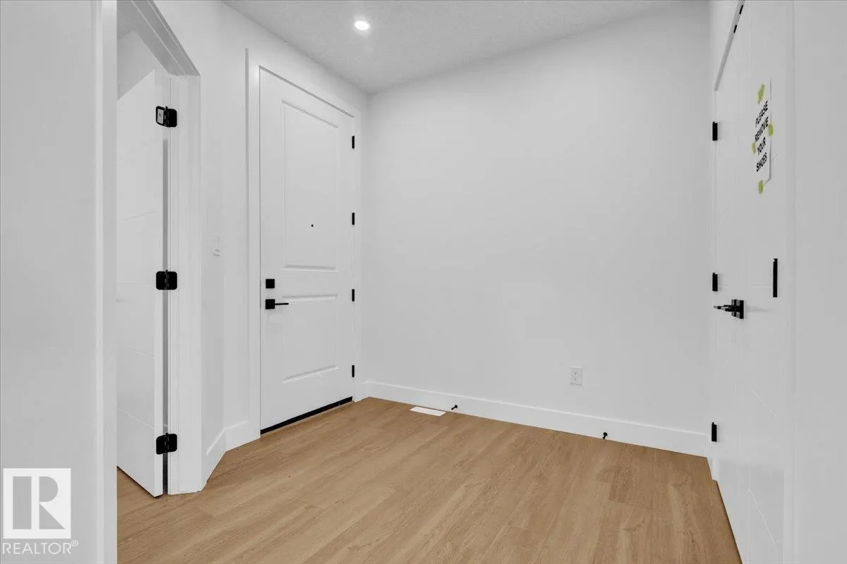 6 EDGEFIELD Way