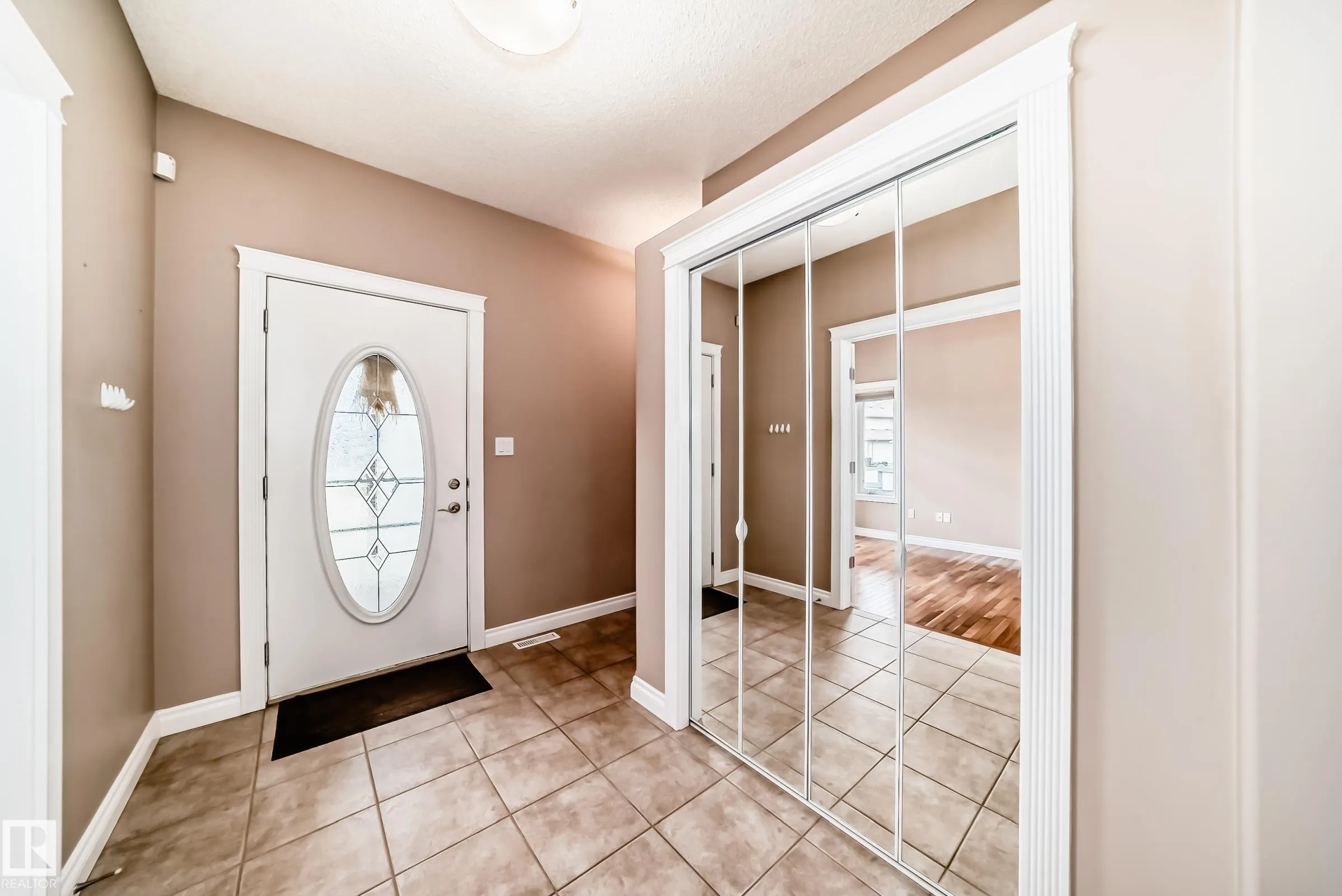 1 LONGVIEW Crescent