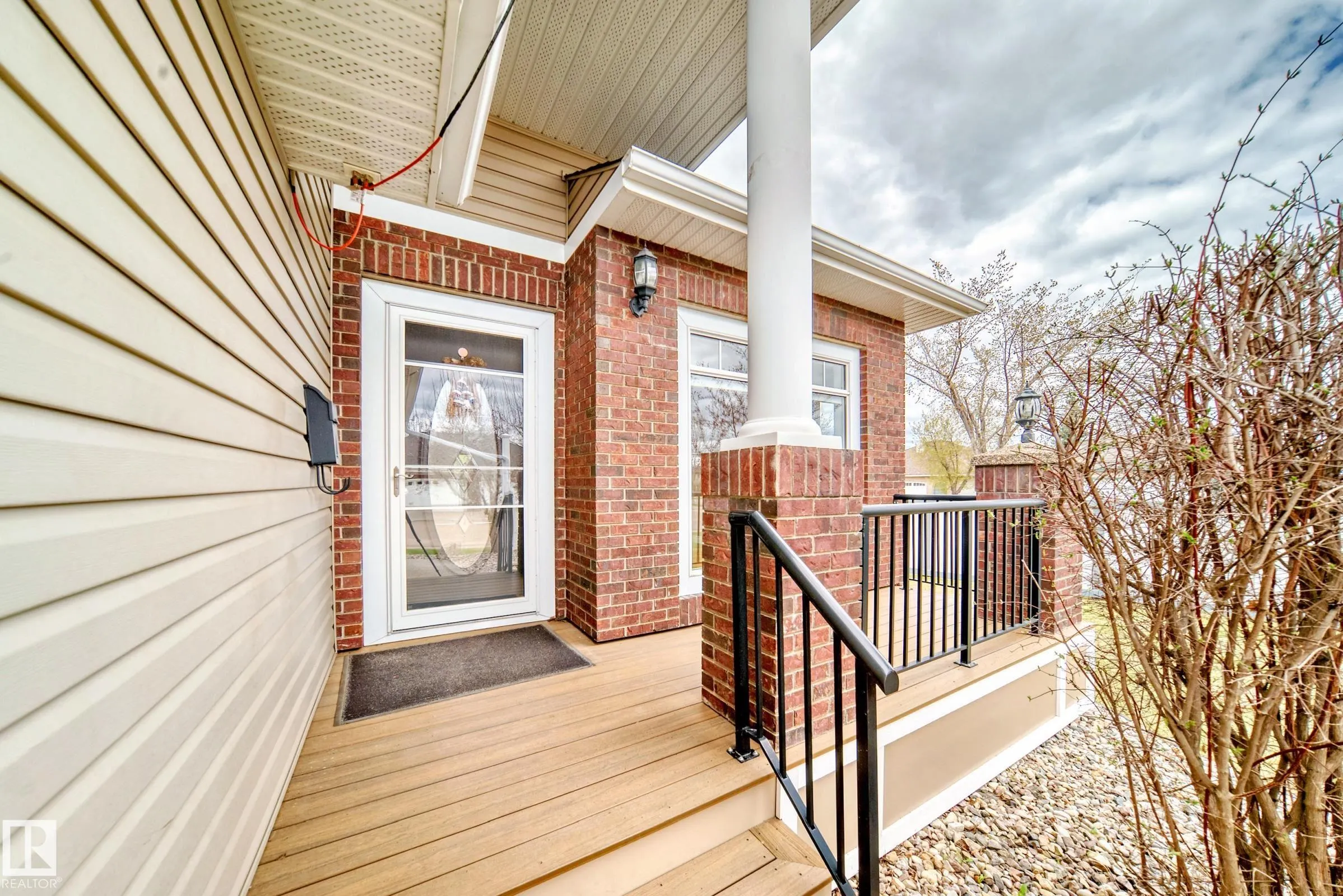 1 LONGVIEW Crescent