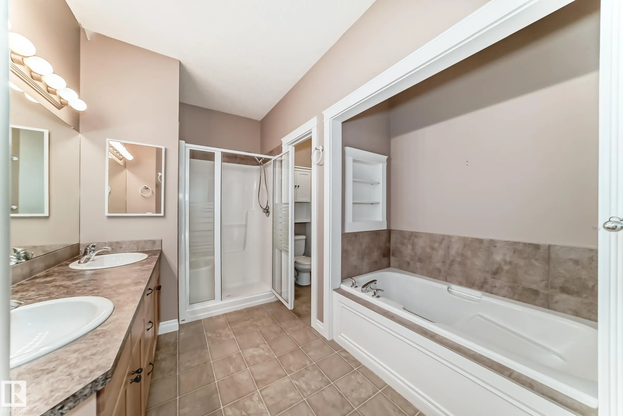 1 LONGVIEW Crescent