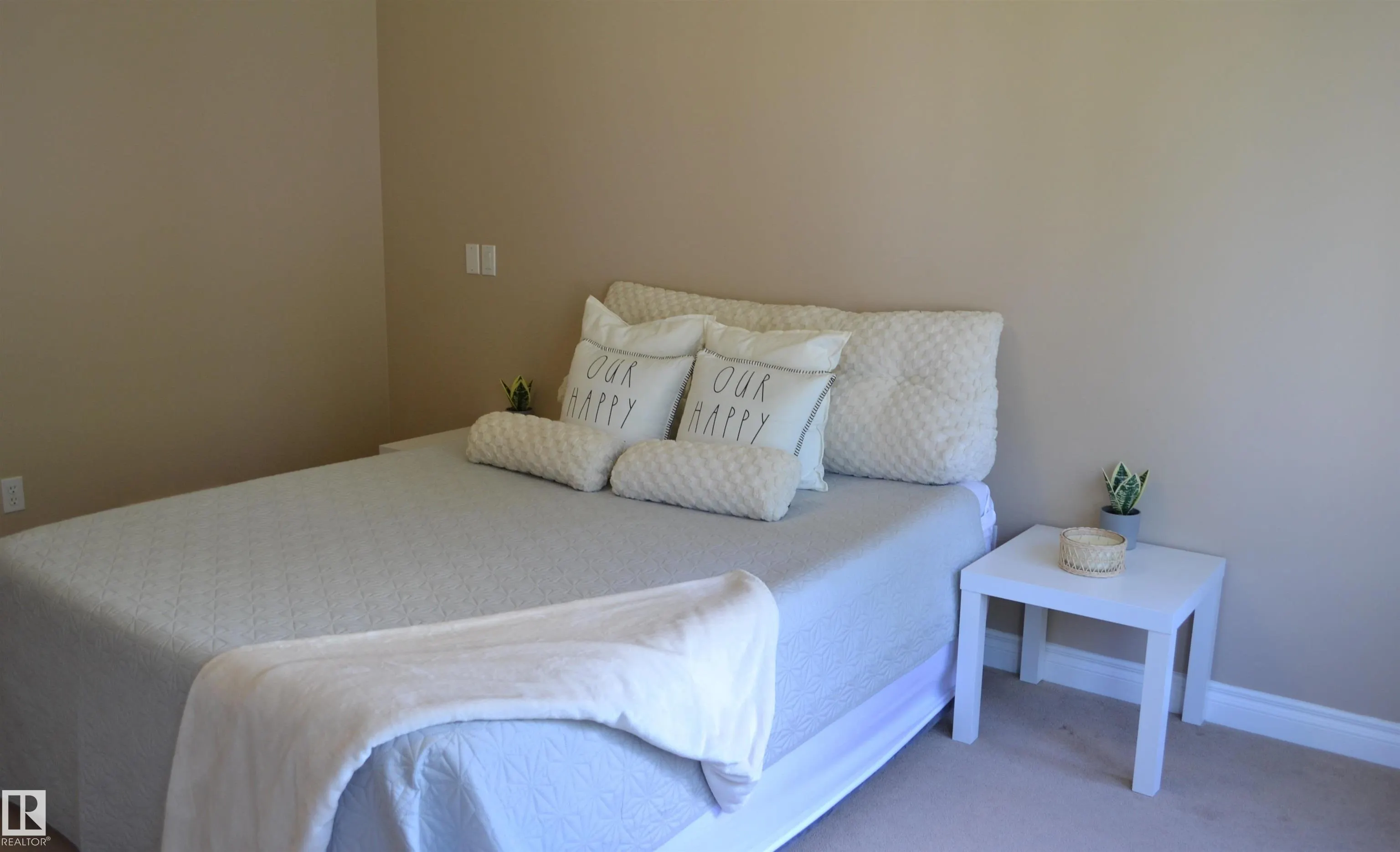 1 LONGVIEW Crescent
