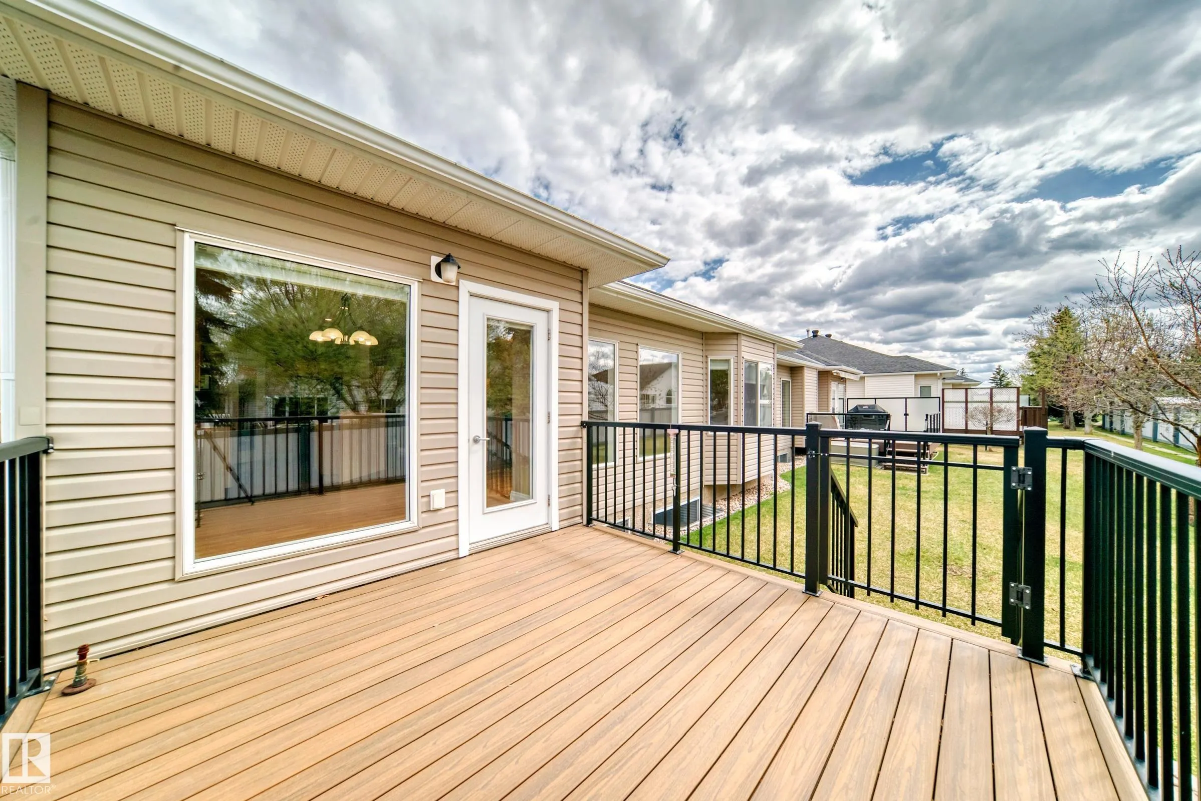 1 LONGVIEW Crescent
