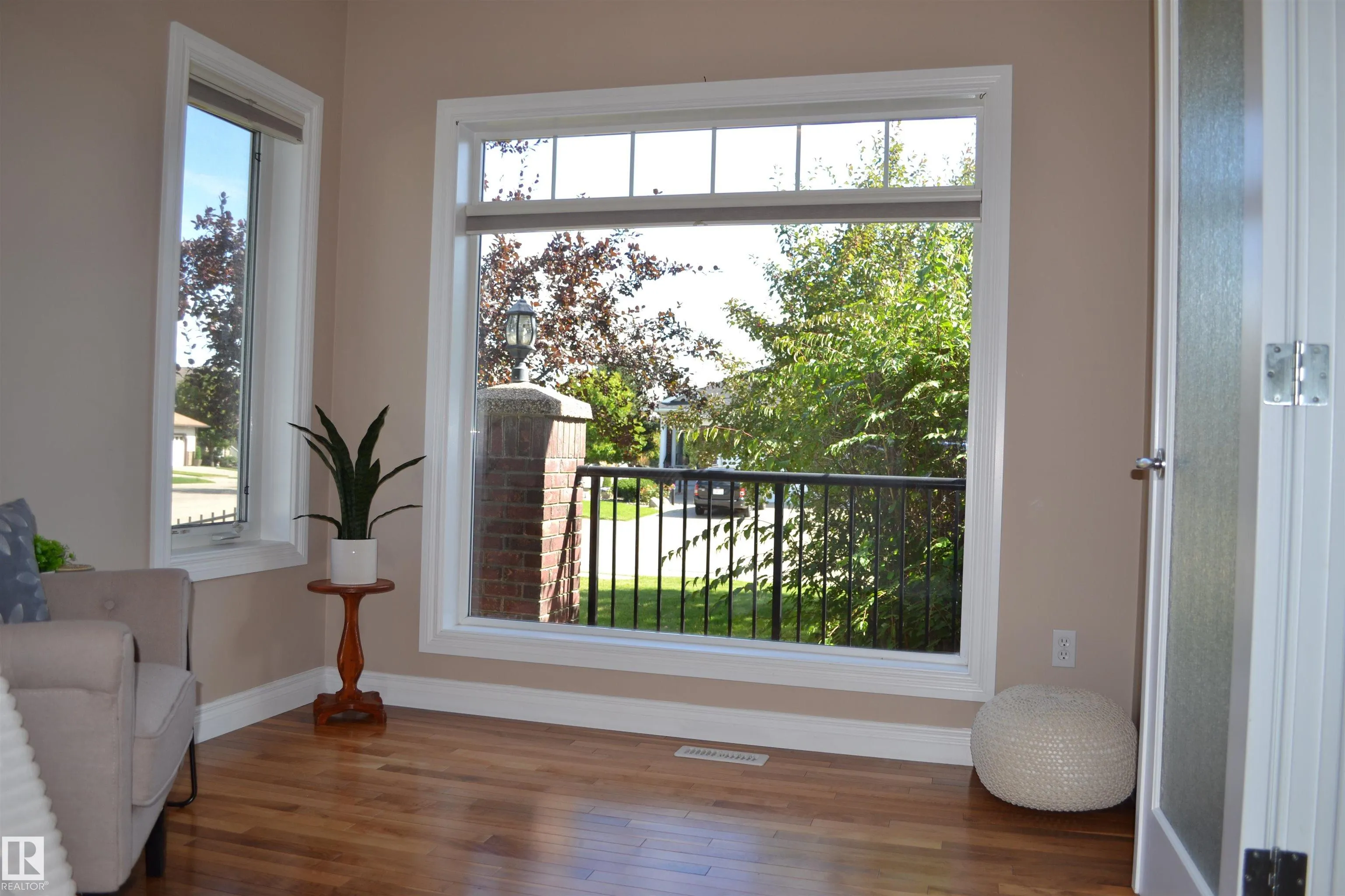 1 LONGVIEW Crescent