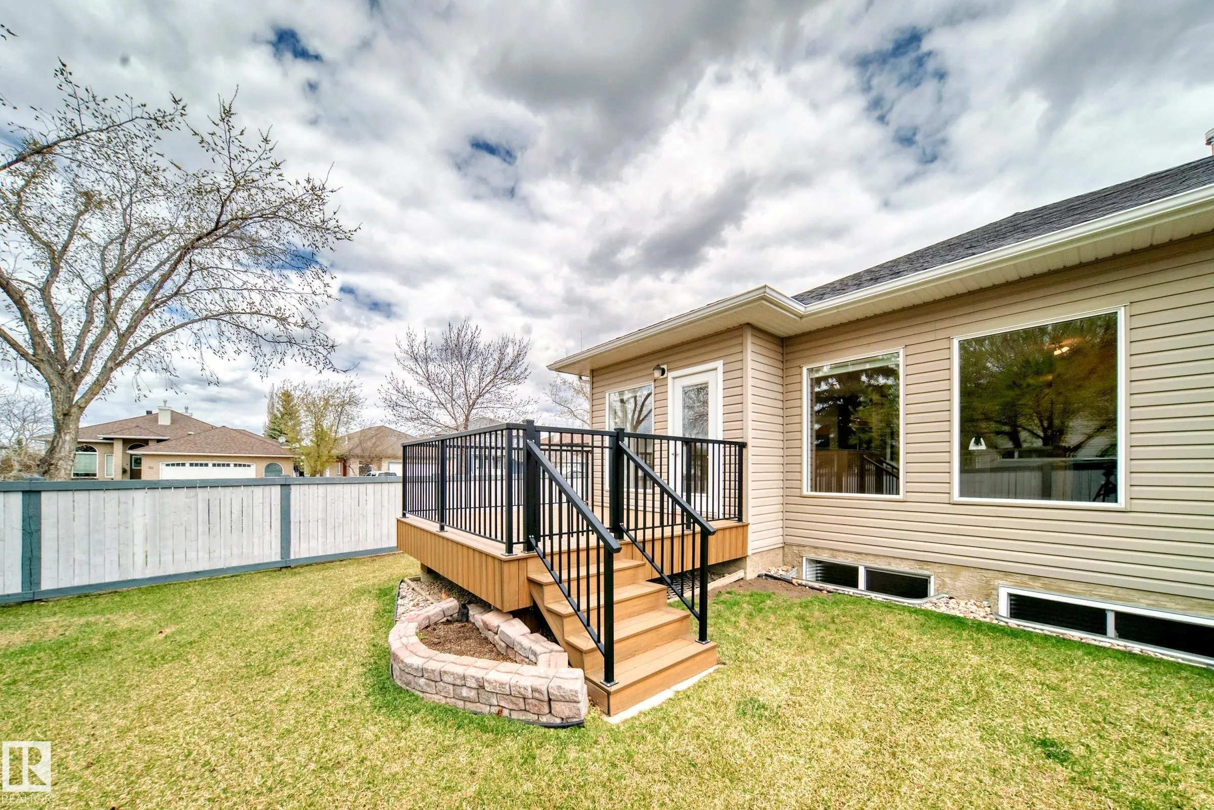 1 LONGVIEW Crescent