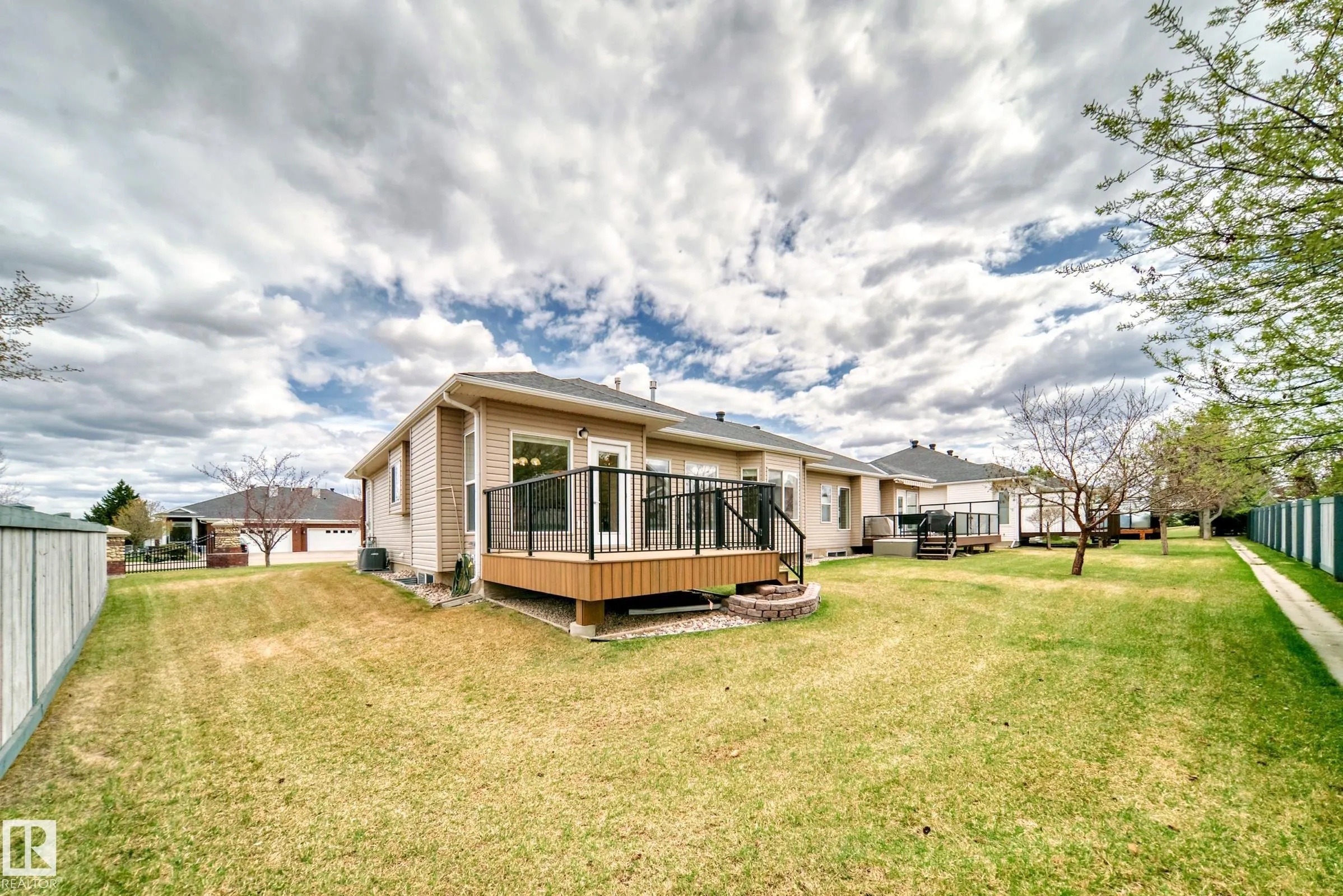 1 LONGVIEW Crescent