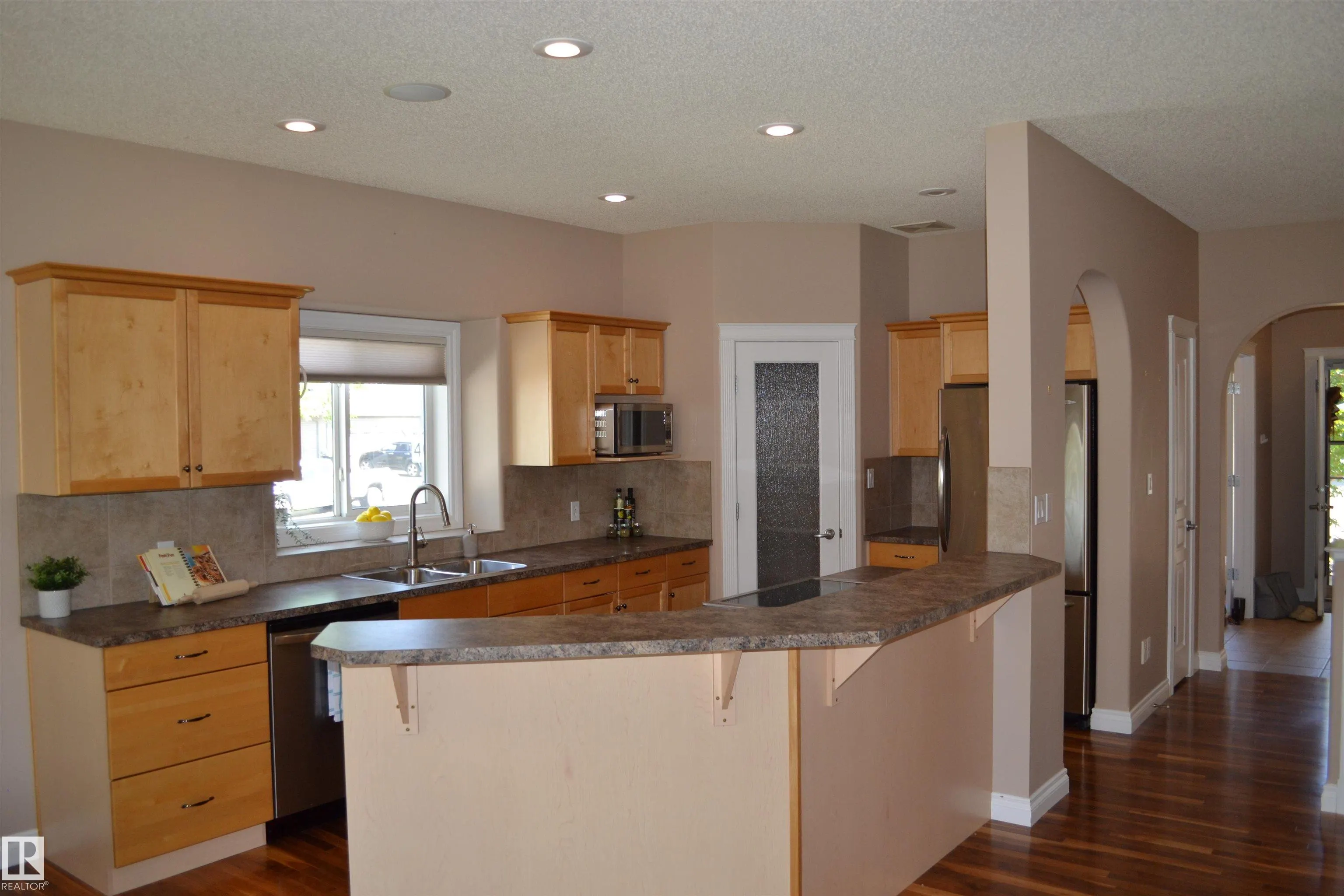 1 LONGVIEW Crescent