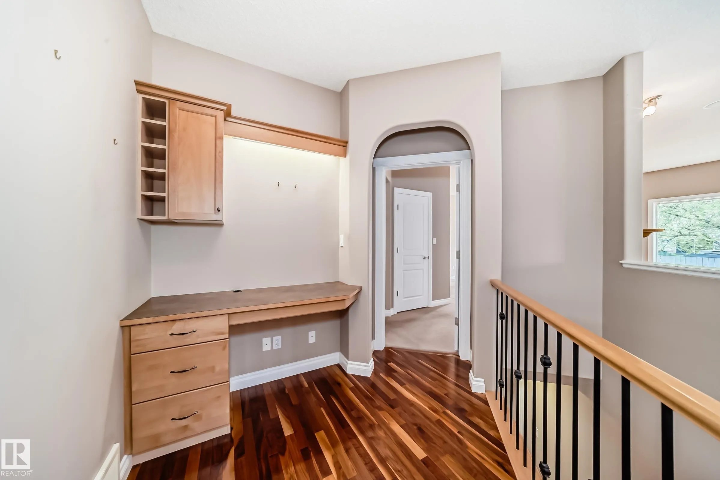 1 LONGVIEW Crescent