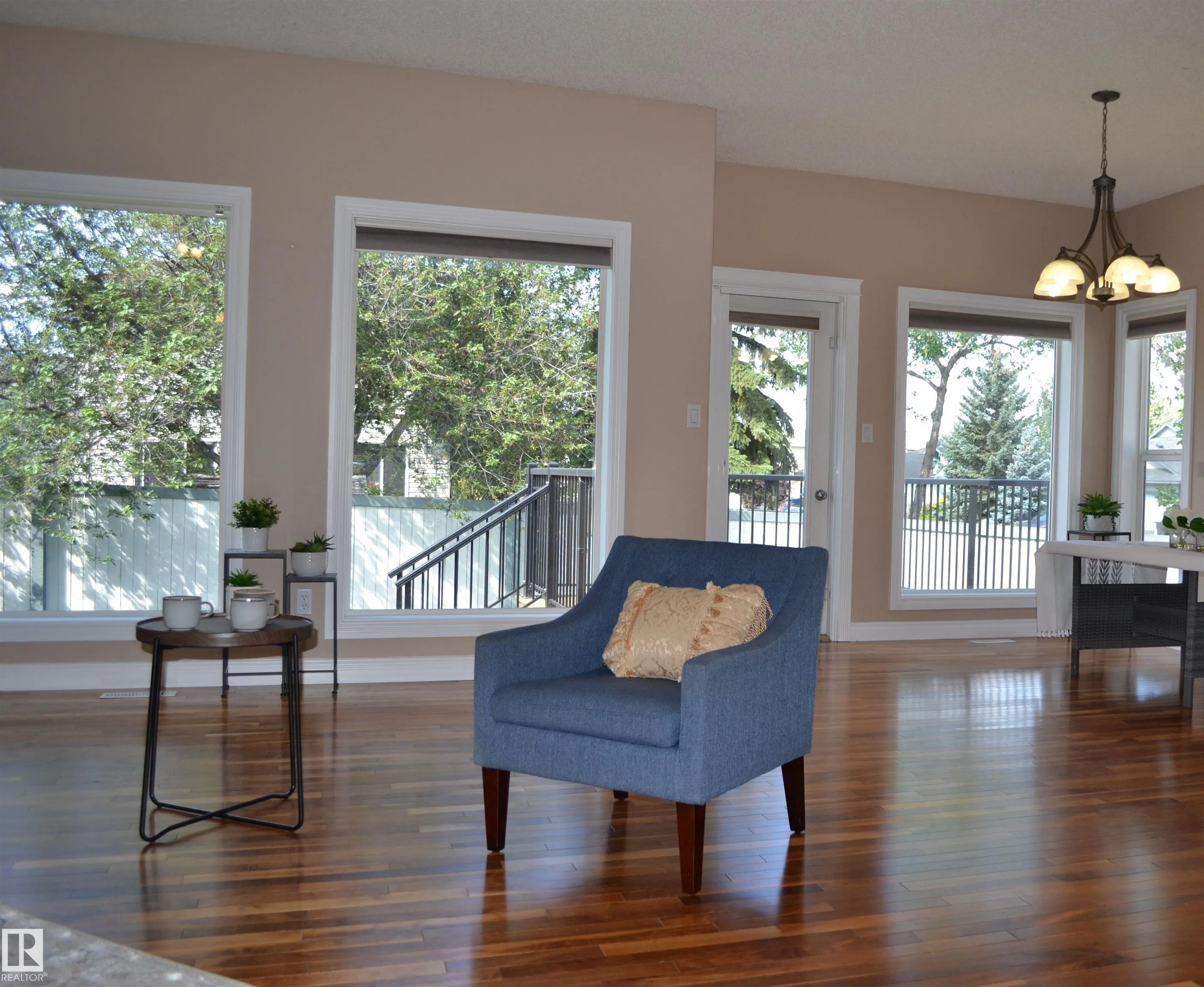 1 LONGVIEW Crescent