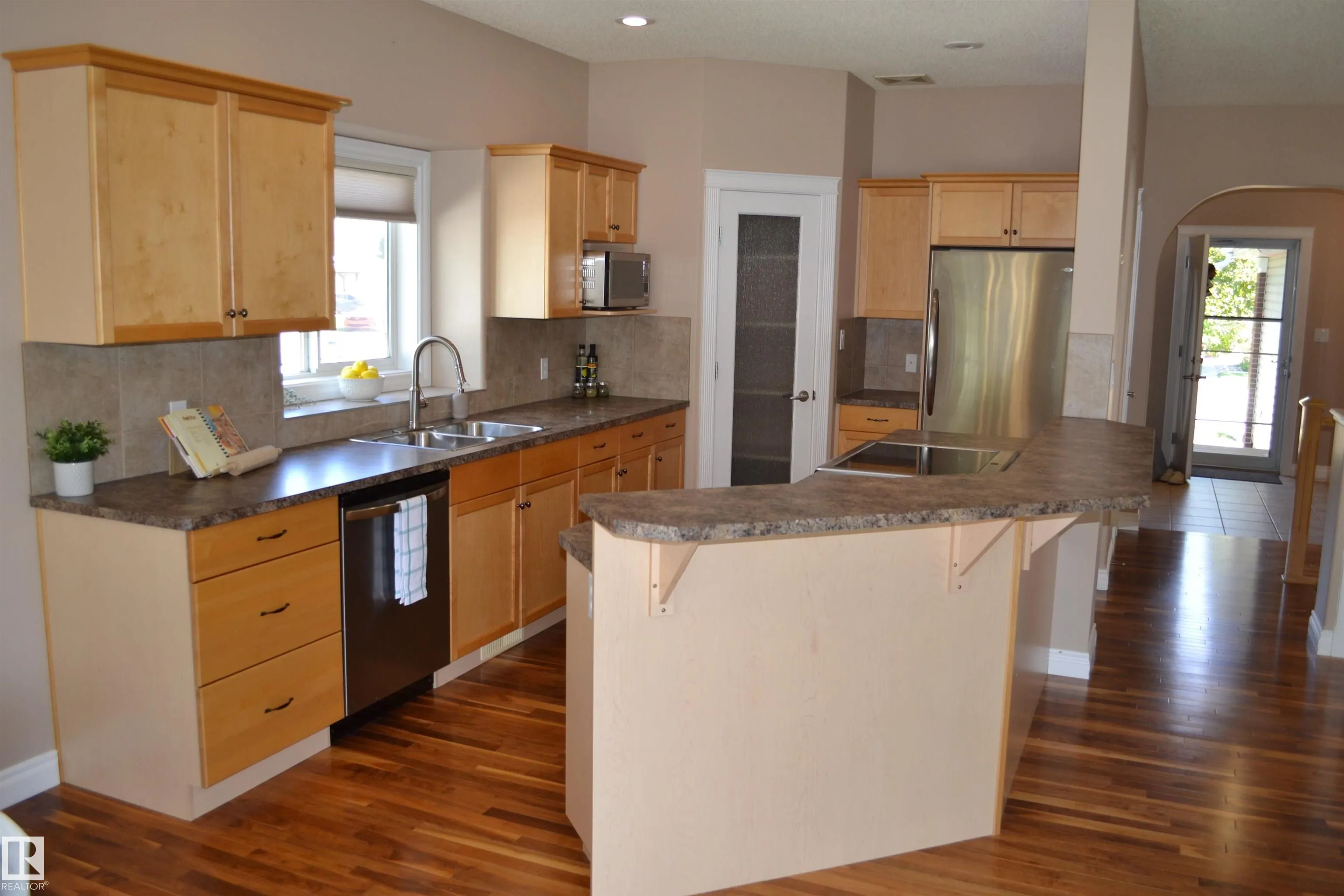 1 LONGVIEW Crescent