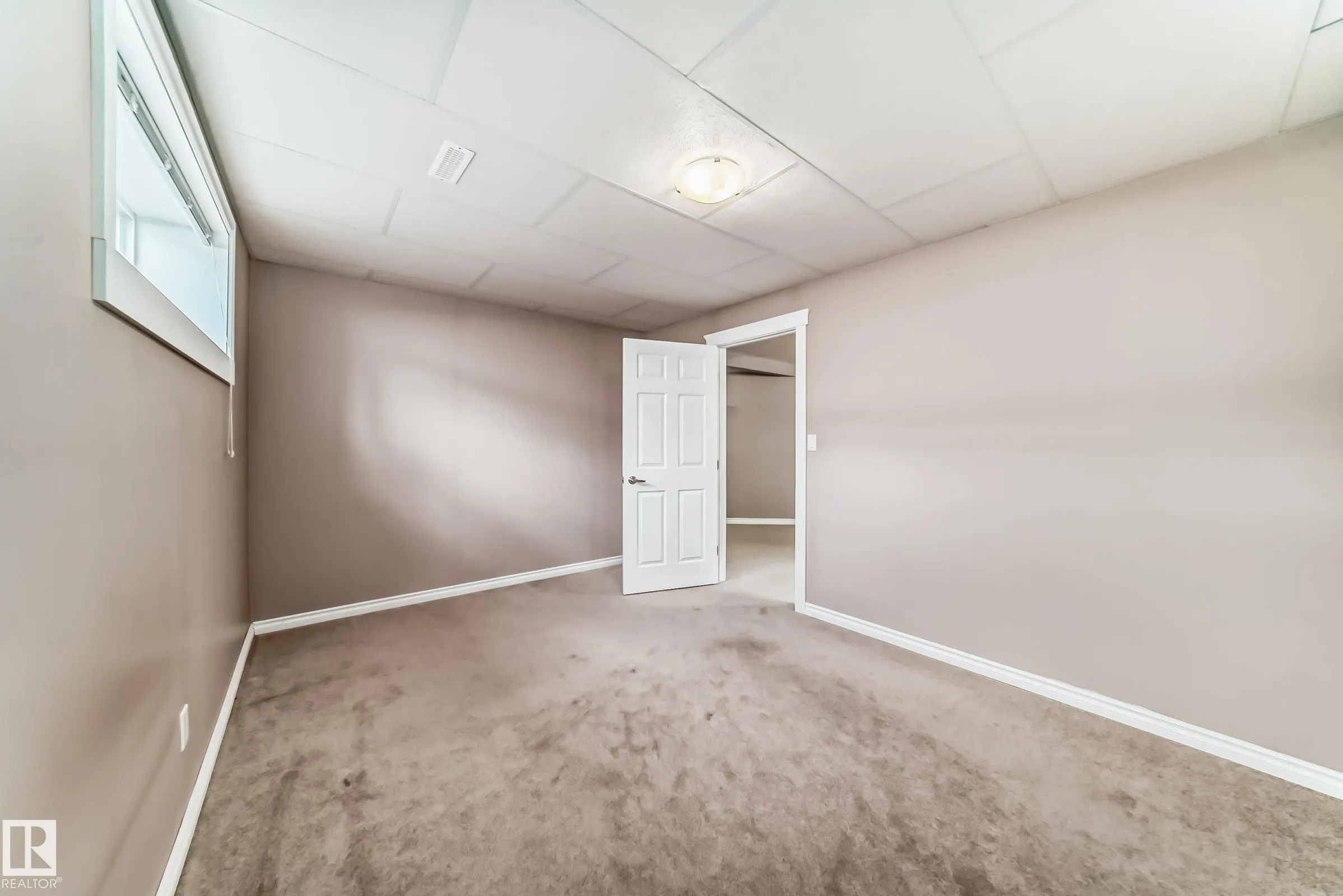 1 LONGVIEW Crescent